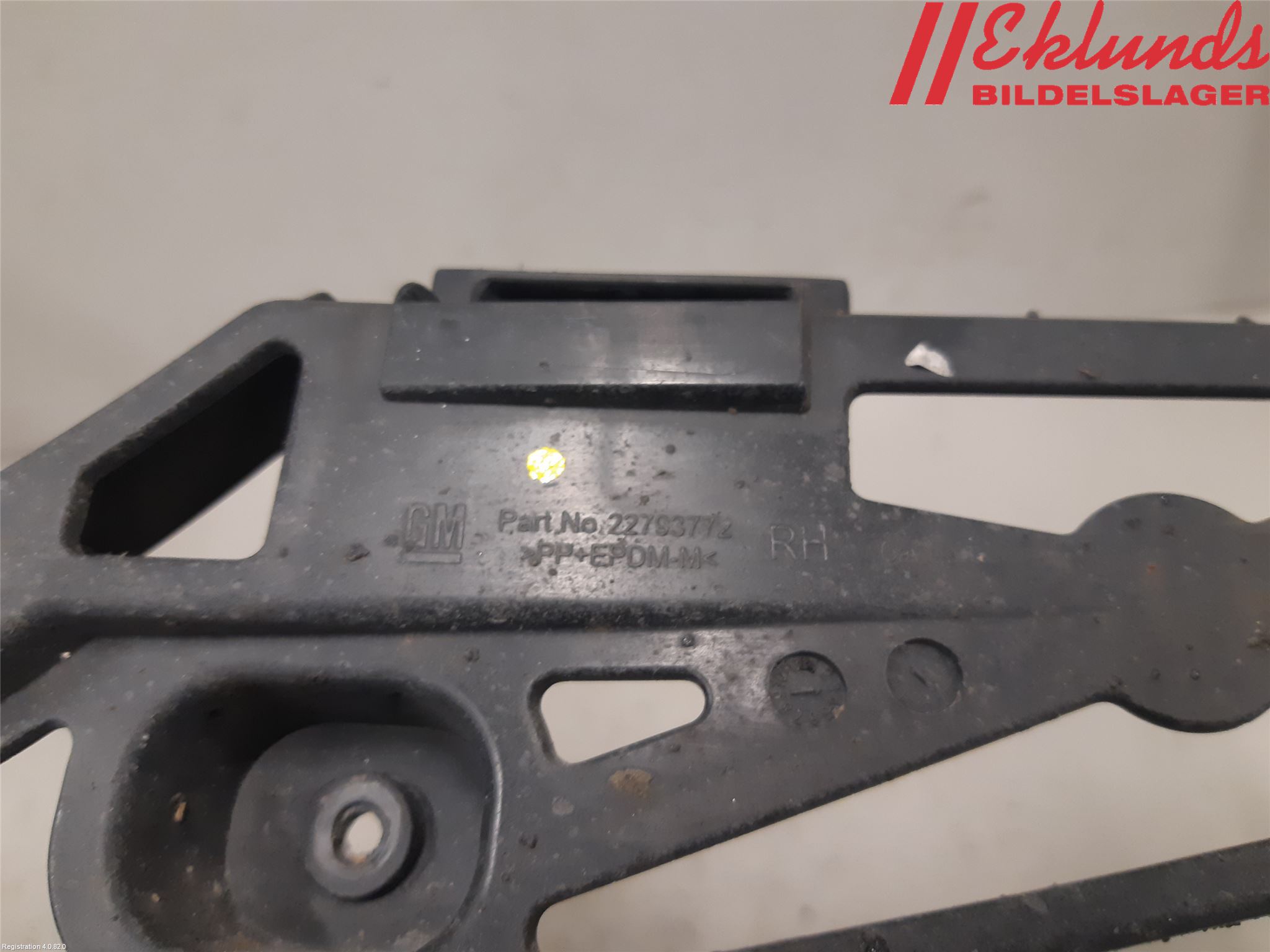 Opel INSIGNIA 09-16 Stötfångarfäste Bak Hö