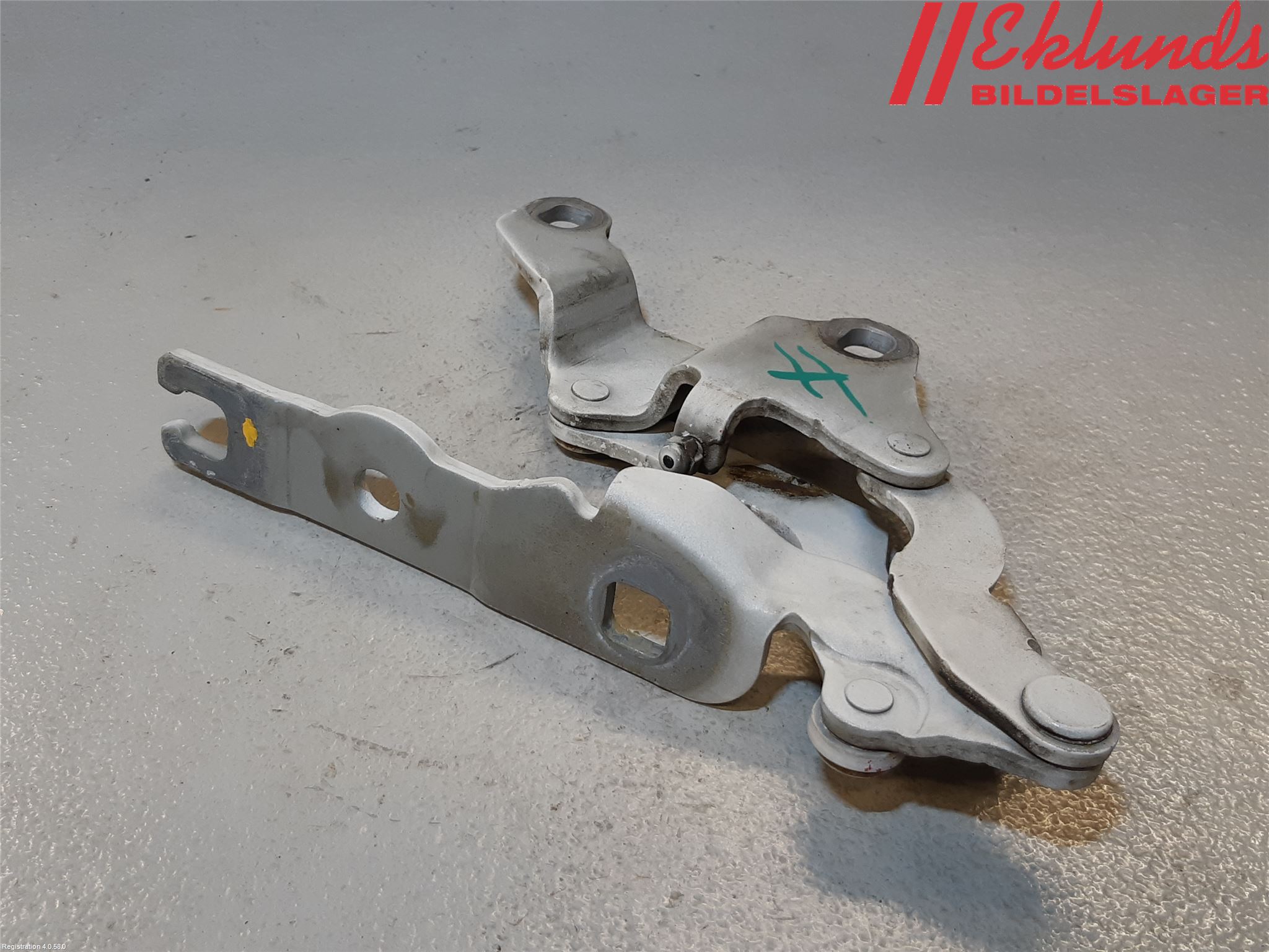 BMW 1 E87/81 5D/3D 03-11 Huvgångjärn