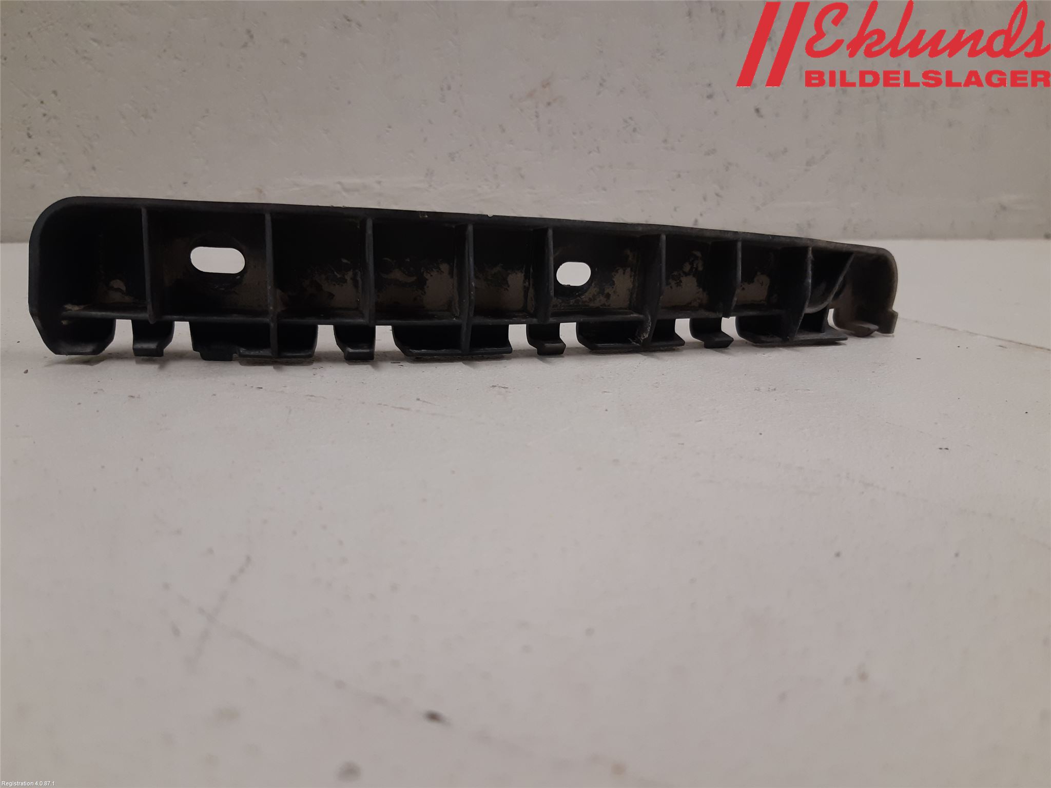 Skoda YETI Stötfångarfäste Bak Vä