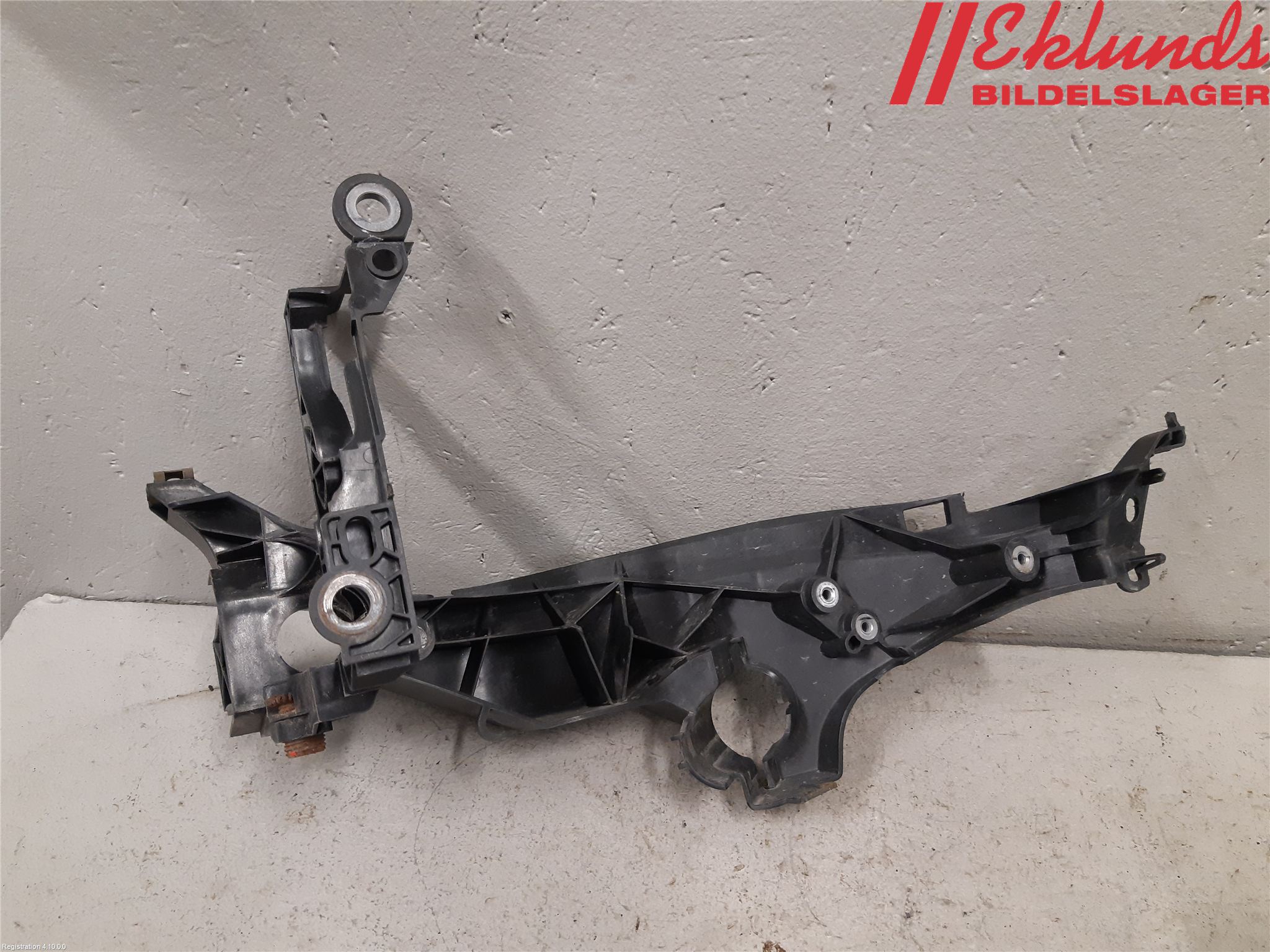 Audi A4 12-15 Strålkast Fästsarg