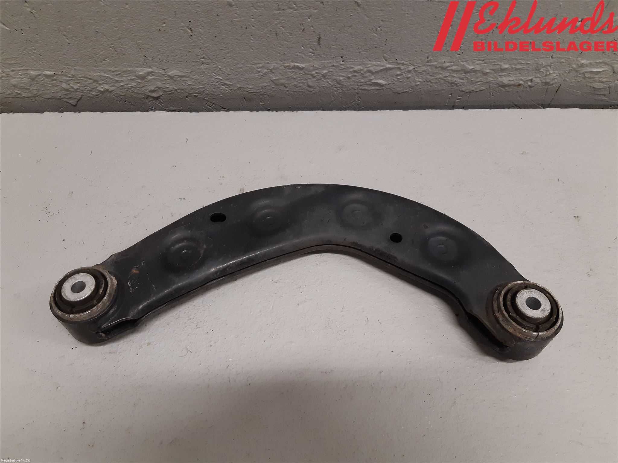 Volvo V90 17->> Bärarm Bak Övre Höger