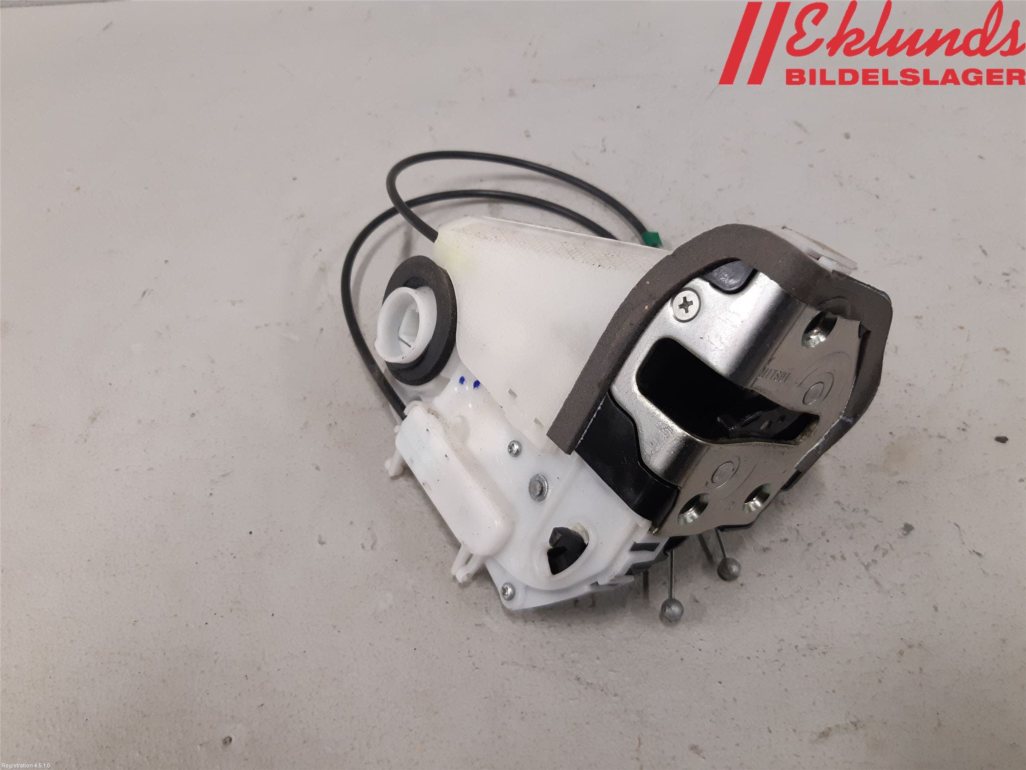 Toyota YARIS XP130 12-14 Låskista-Dörrlås