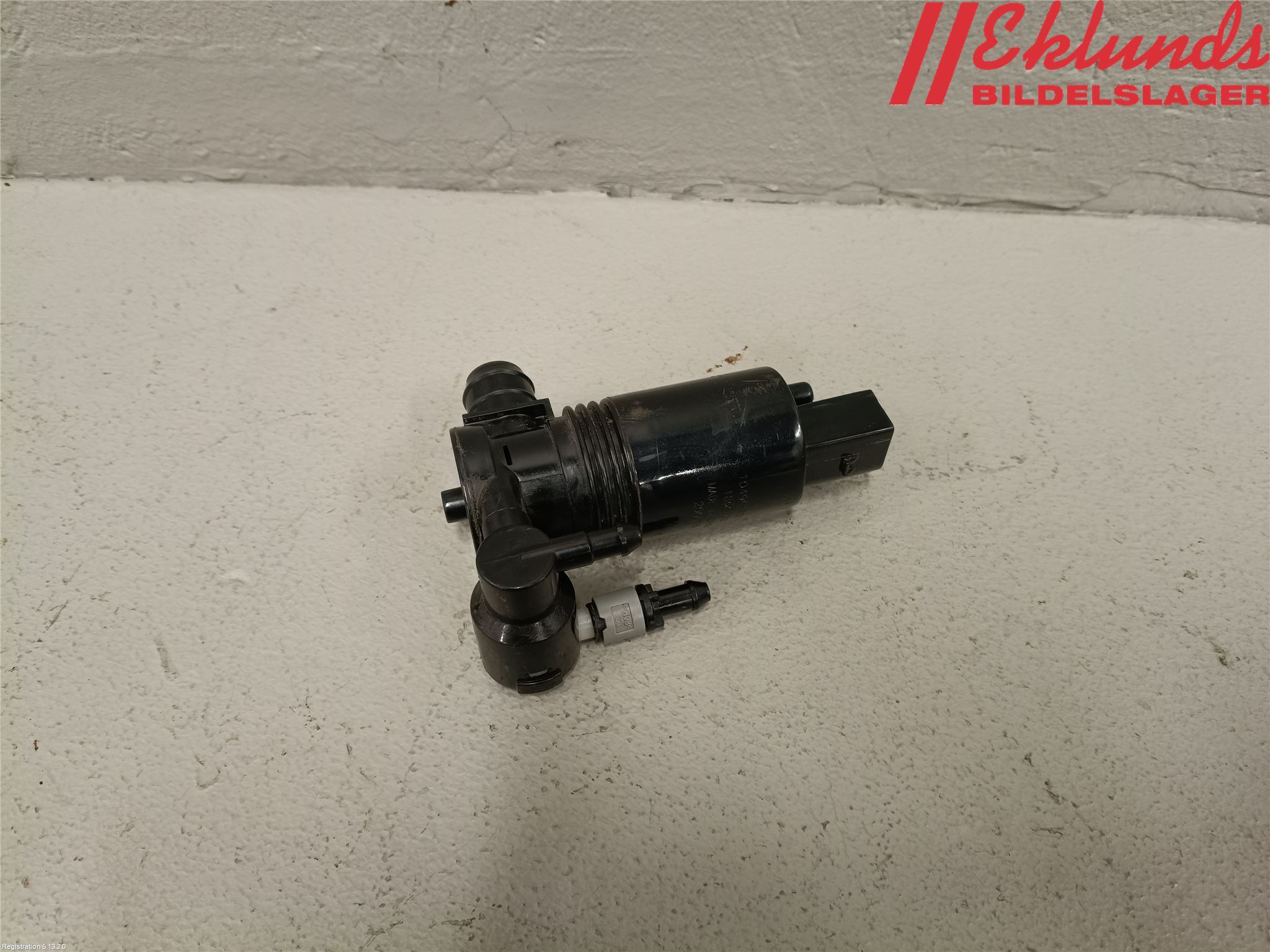 Volvo V90 17->> Spolarpump Vindruta