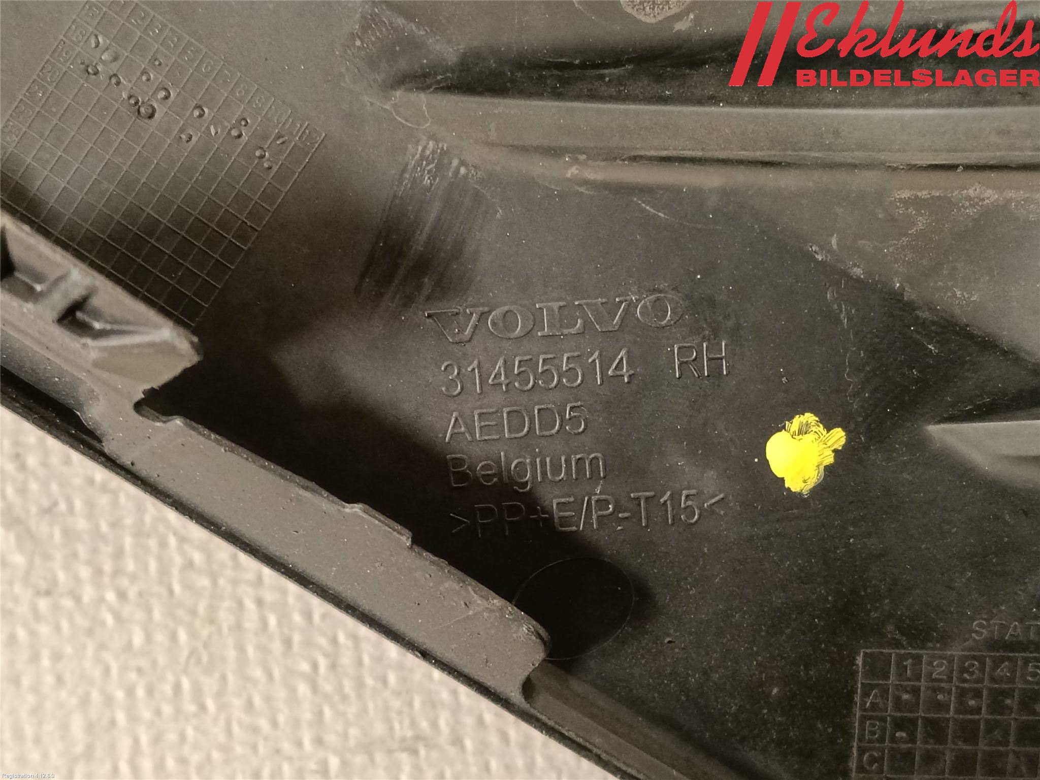 Volvo V60 19- Dimljussarg Fram