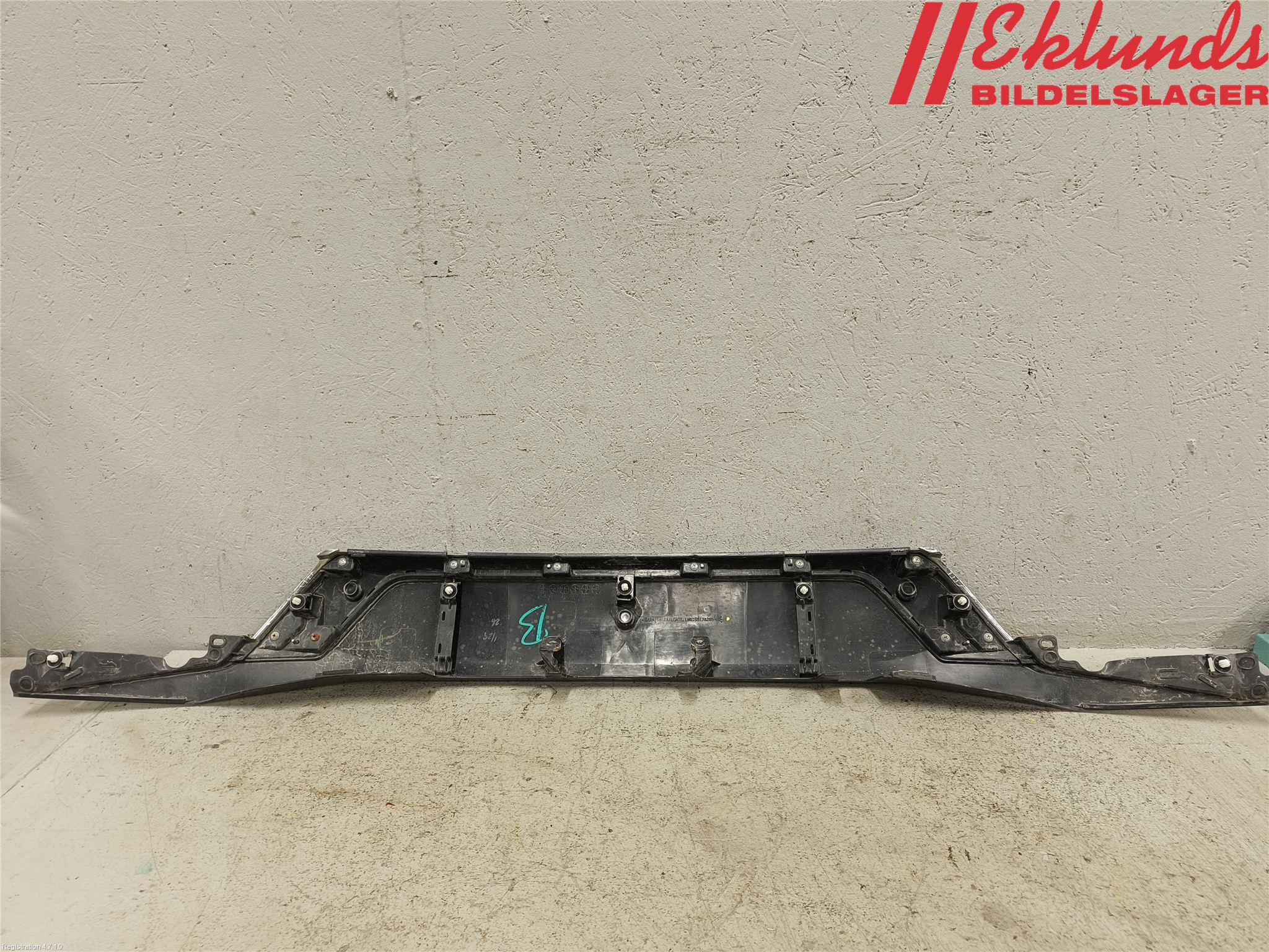 Mitsubishi OUTLANDER 13-21 Bakruta - Dekorlist