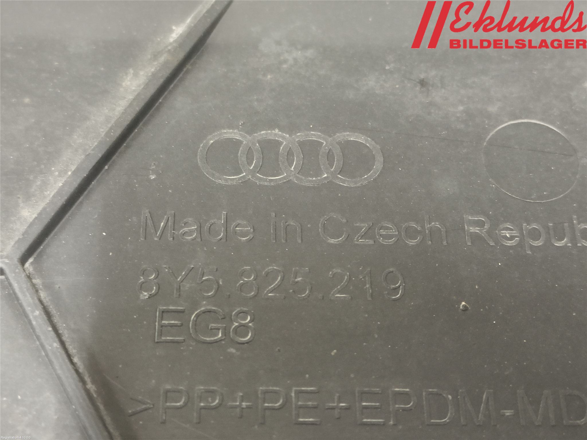 Audi A3/S3 8Y 21- Hasplåt Plåt-Plast