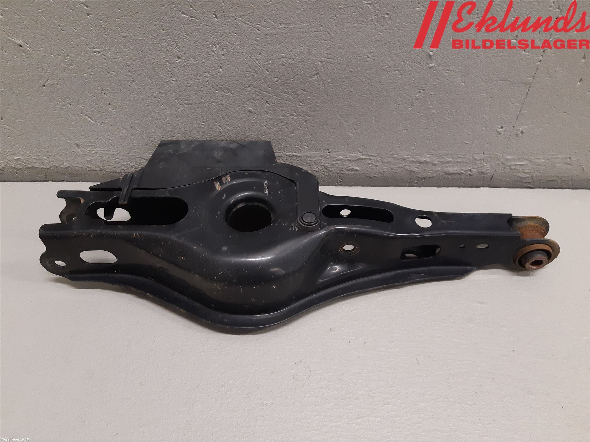 Toyota RAV4 19- Bärarm Bak Vänster