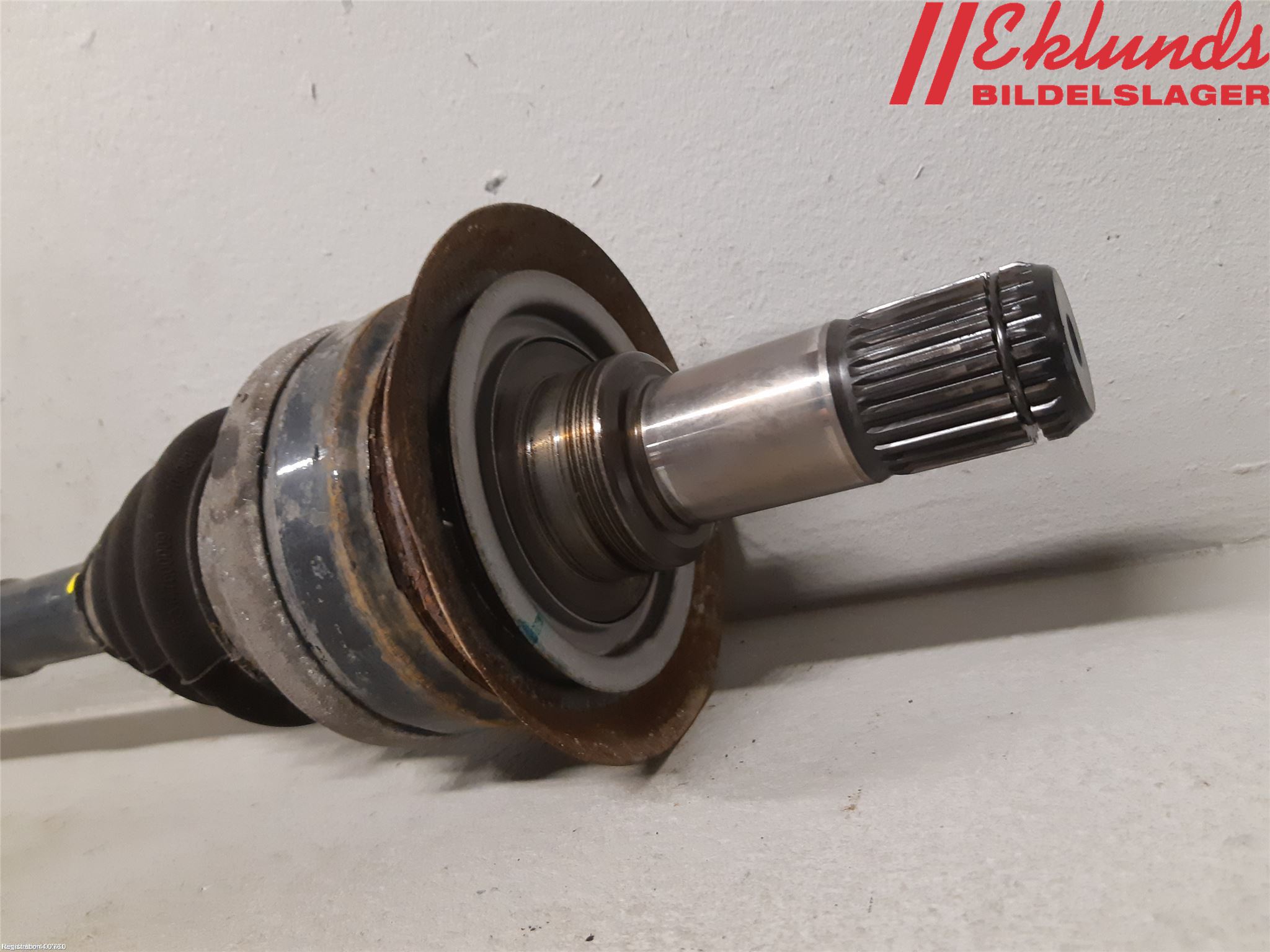 BMW X4 F26 14-18 Drivaxel Bak Vänster