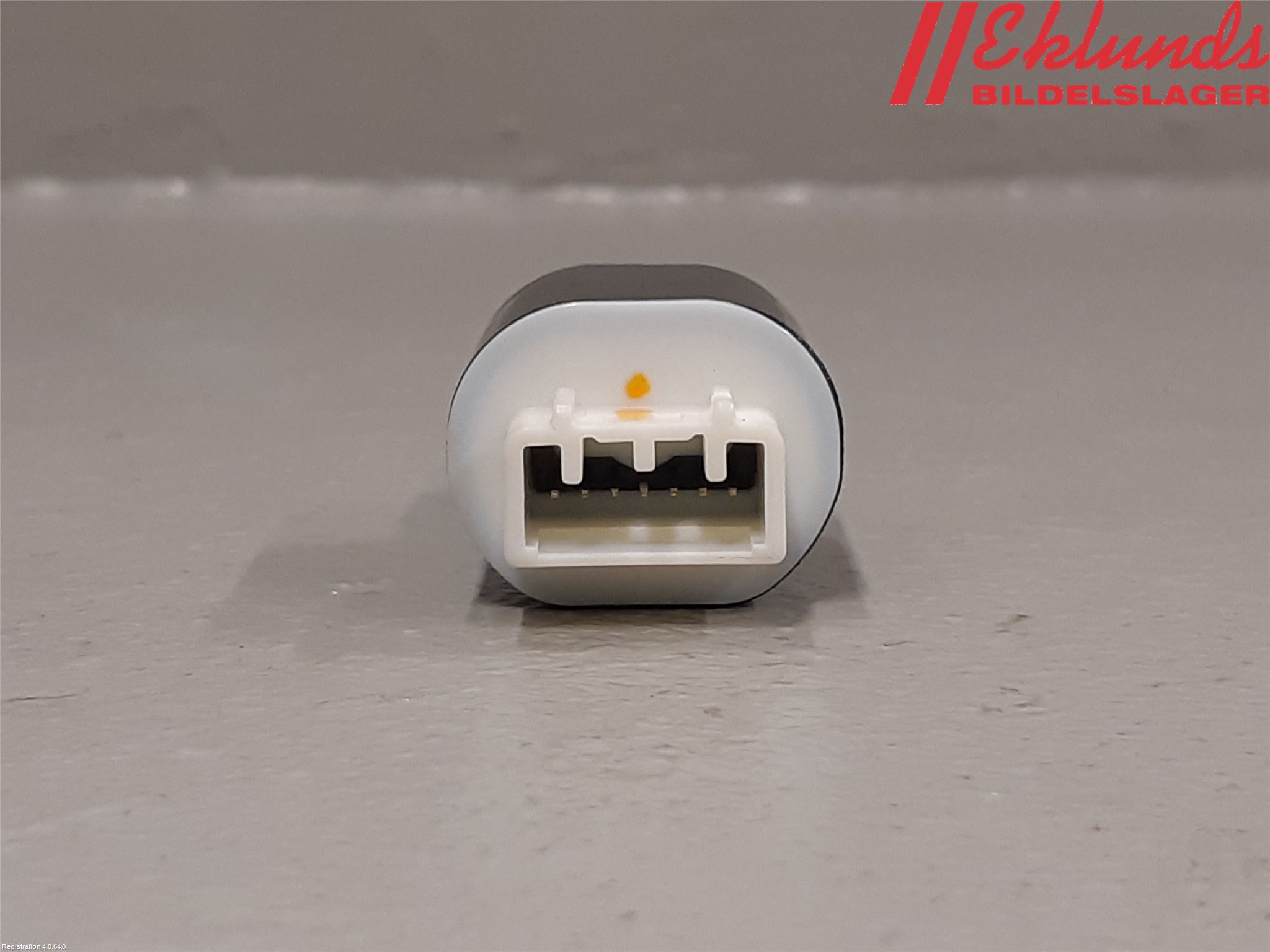 Toyota RAV4 19- Bromsljuskontakt