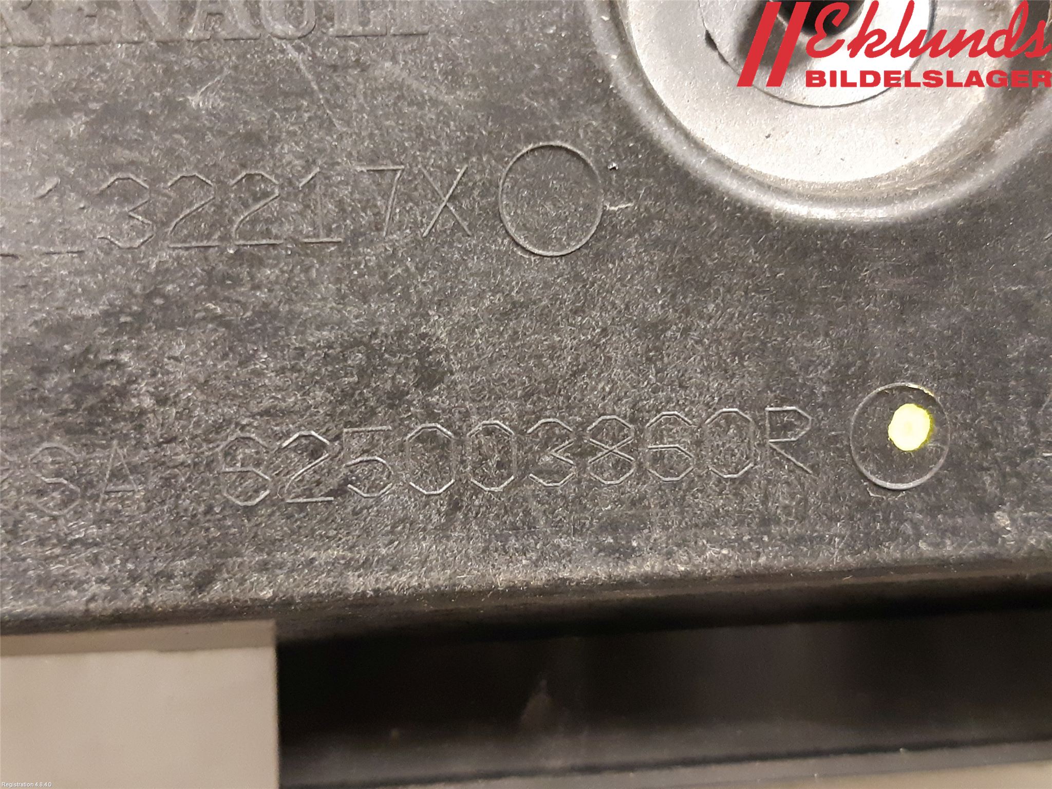 Renault CLIO IV 12-16 Front Huvlåsplåt-Balk