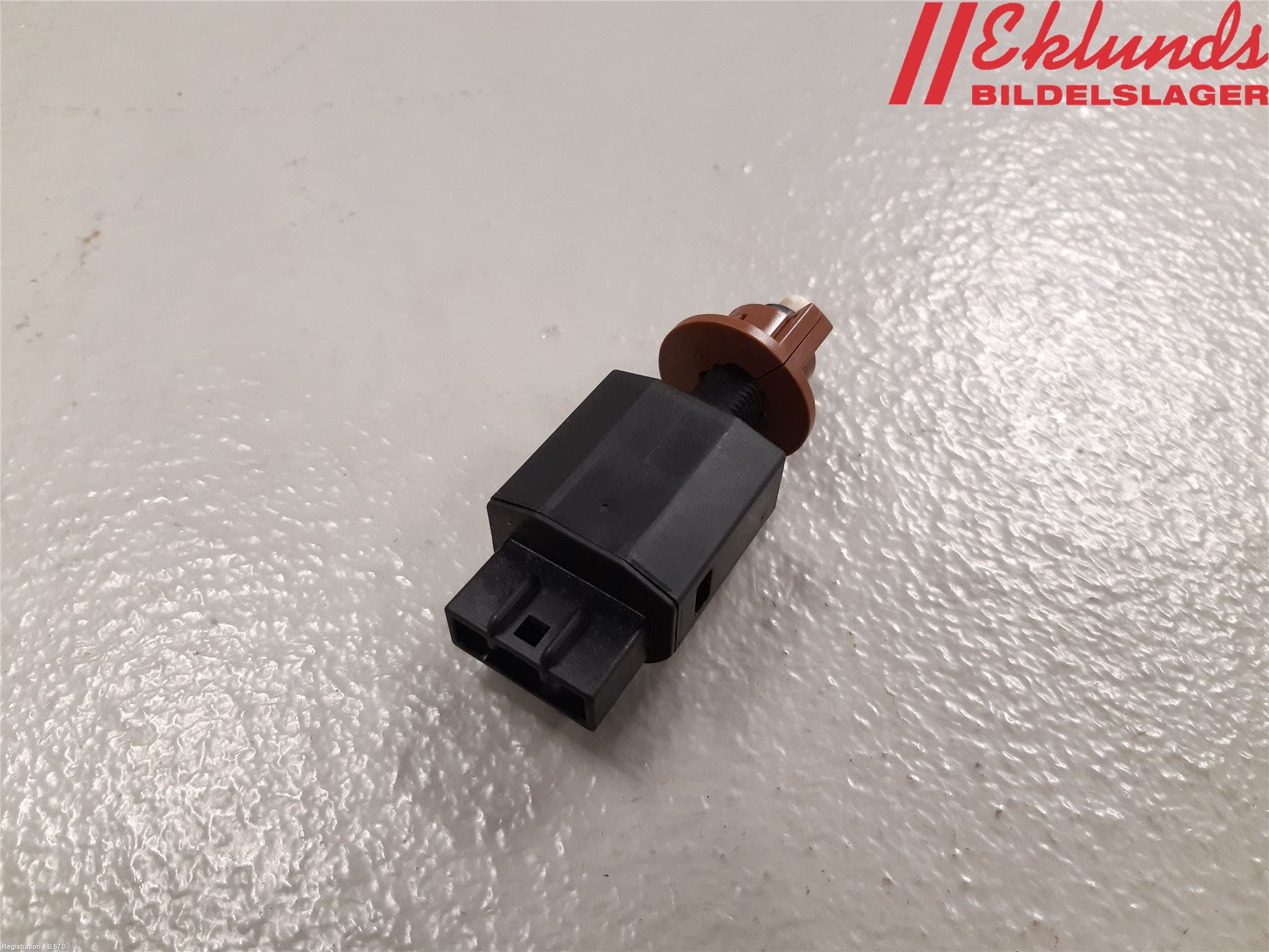 Toyota AURIS 13-19 Bromsljuskontakt