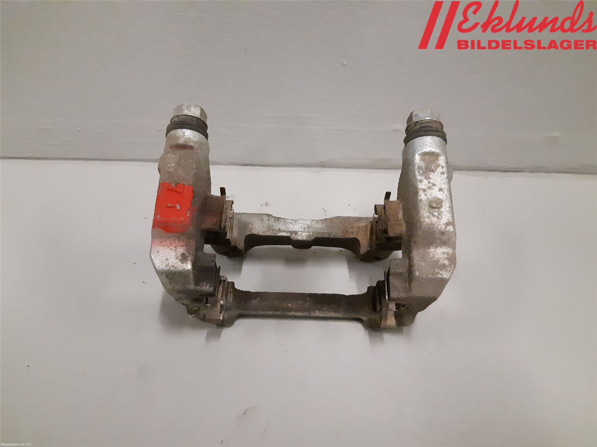 Toyota RAV4 19- Bromsokshållare