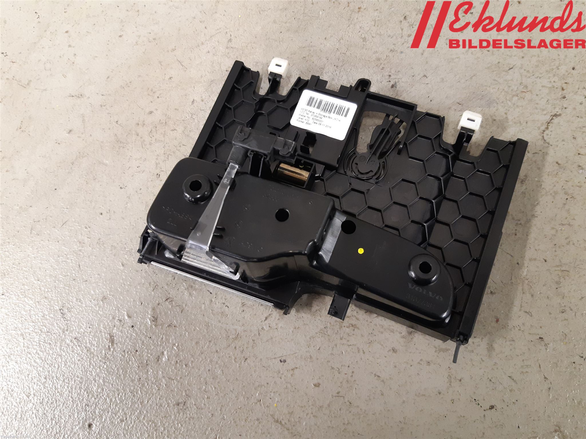 Volvo XC90/RECHARGE 16- Instrumentbräda Förvaringsfack