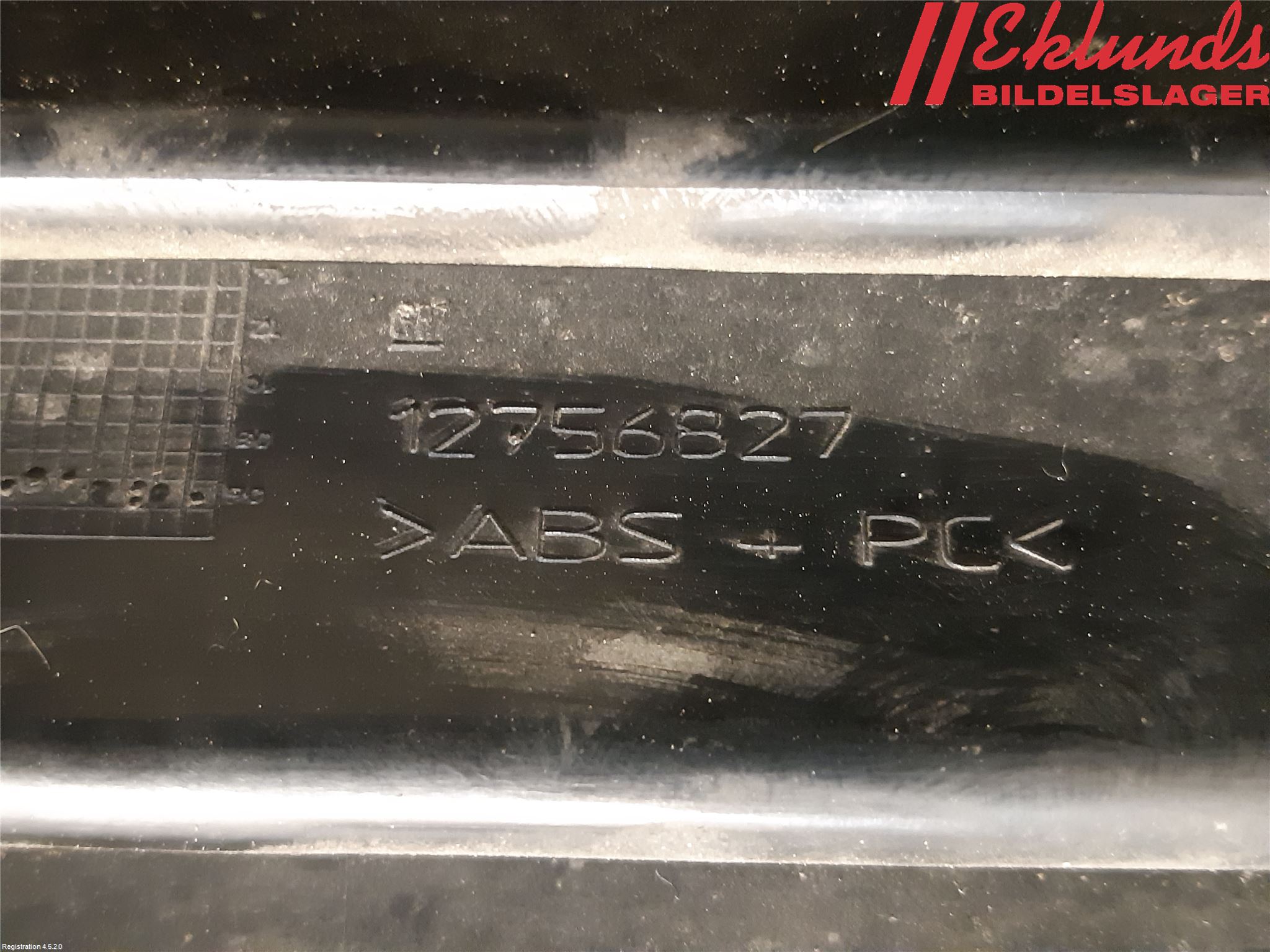 Saab 9-5     06-10 Grilldel Mitt