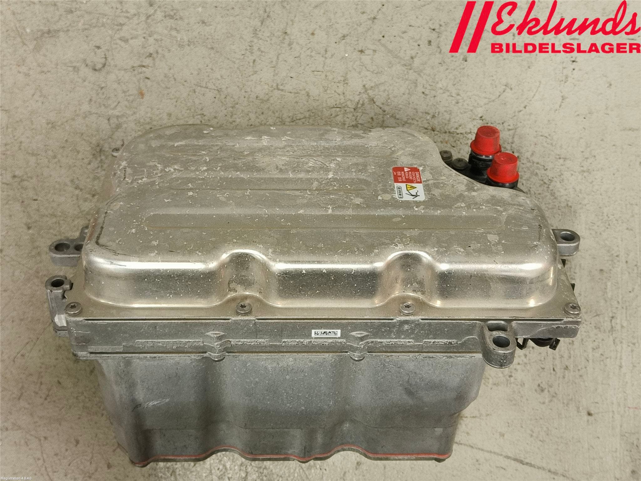 Volkswagen VW GOLF / E-GOLF VII 13-20 Inverter 12 -> 220 V