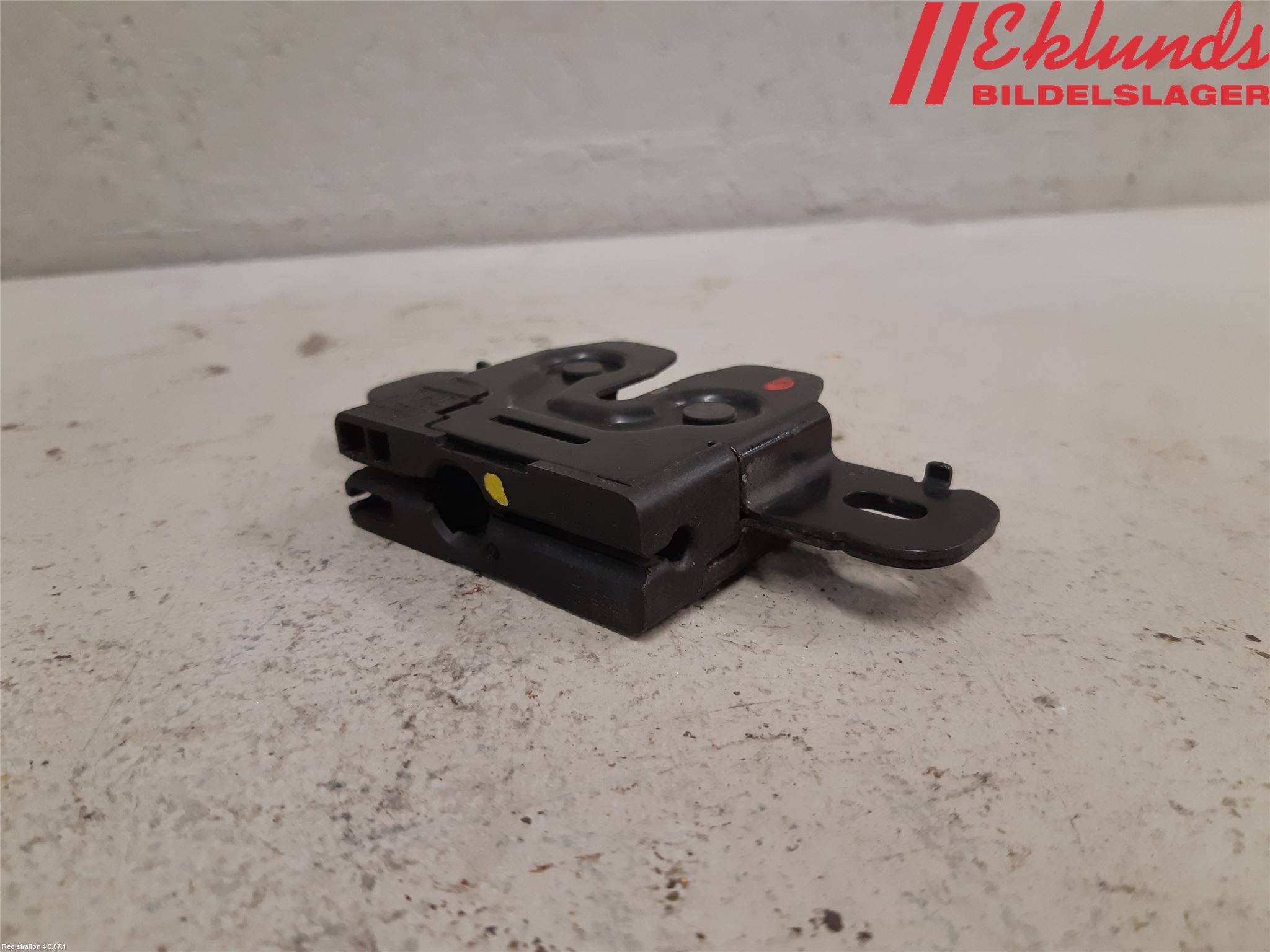 Volvo XC70 14-16 Huvlås