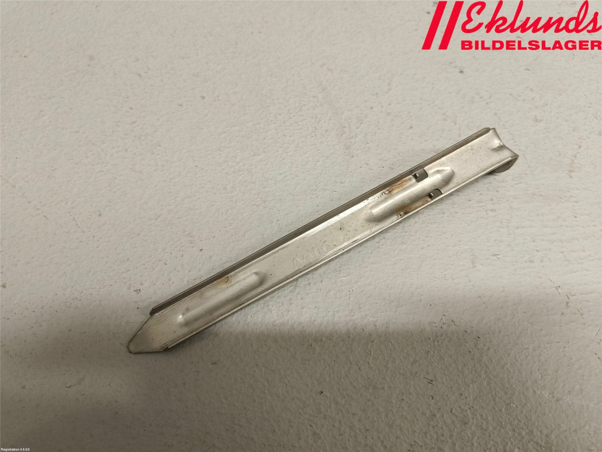 Volvo V70 08-13 Strålkast Fästsarg