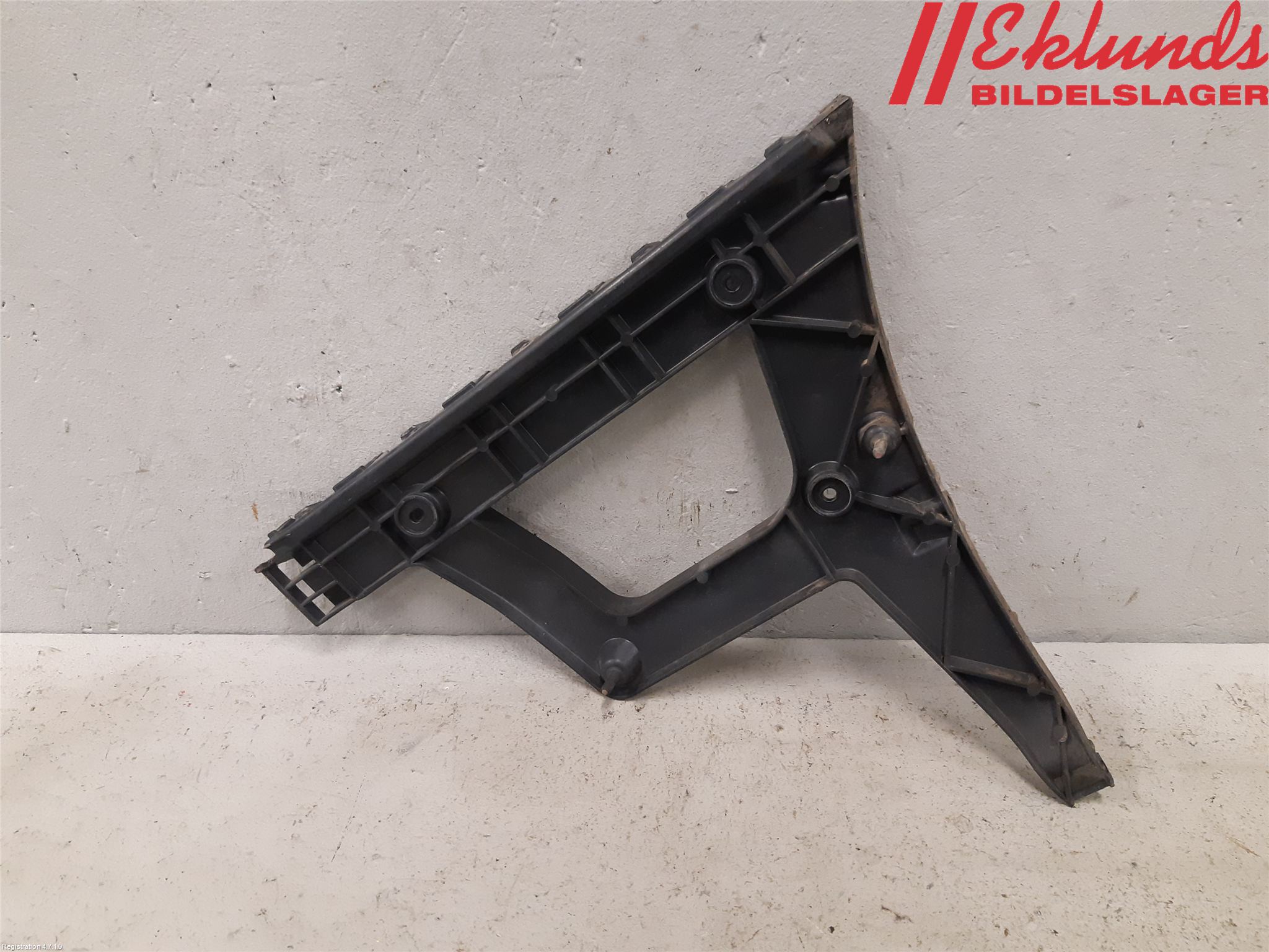 Audi A4 12-15 Stötfångarfäste Bak Vä