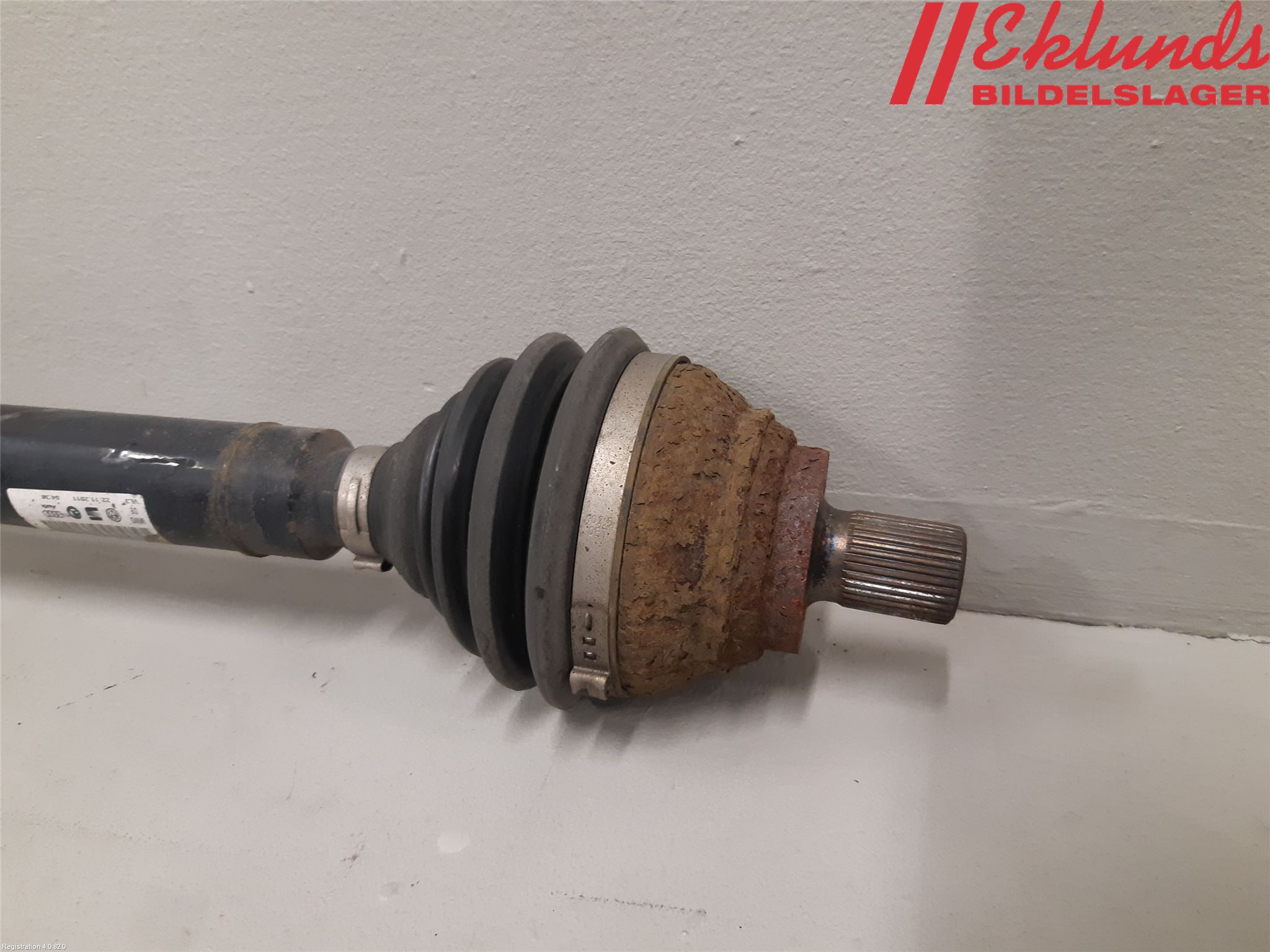 Volkswagen VW PASSAT 11-14 Drivaxel Fram Höger