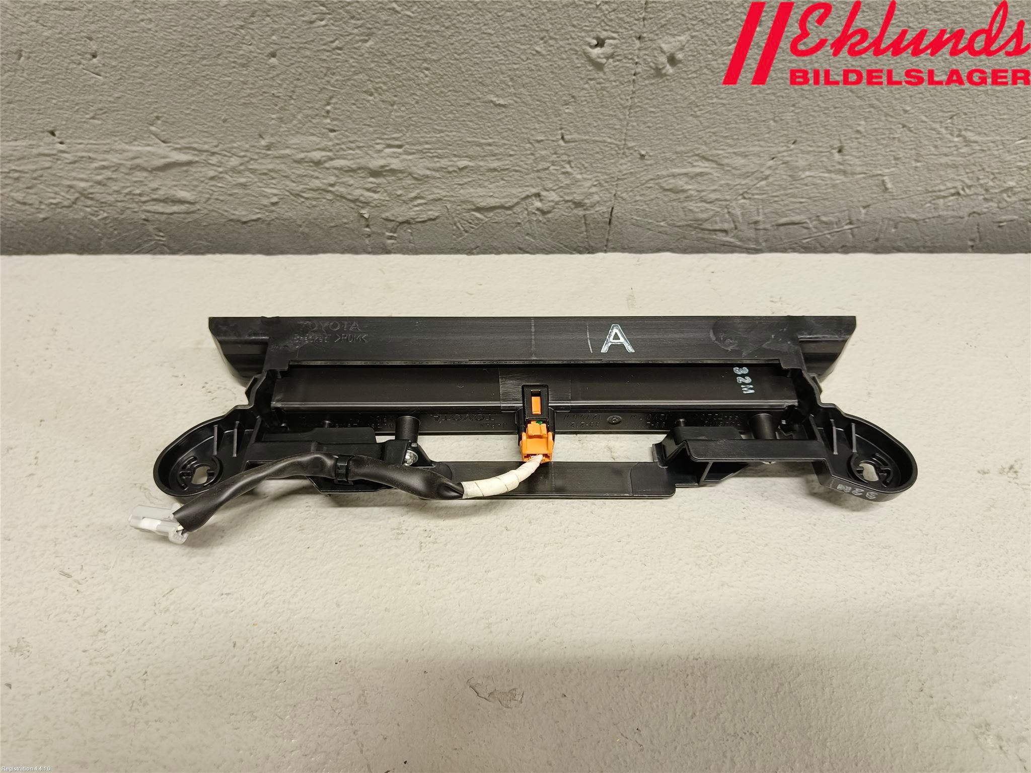 Toyota bZ4X EA10 22- Bromsljus Bakruta