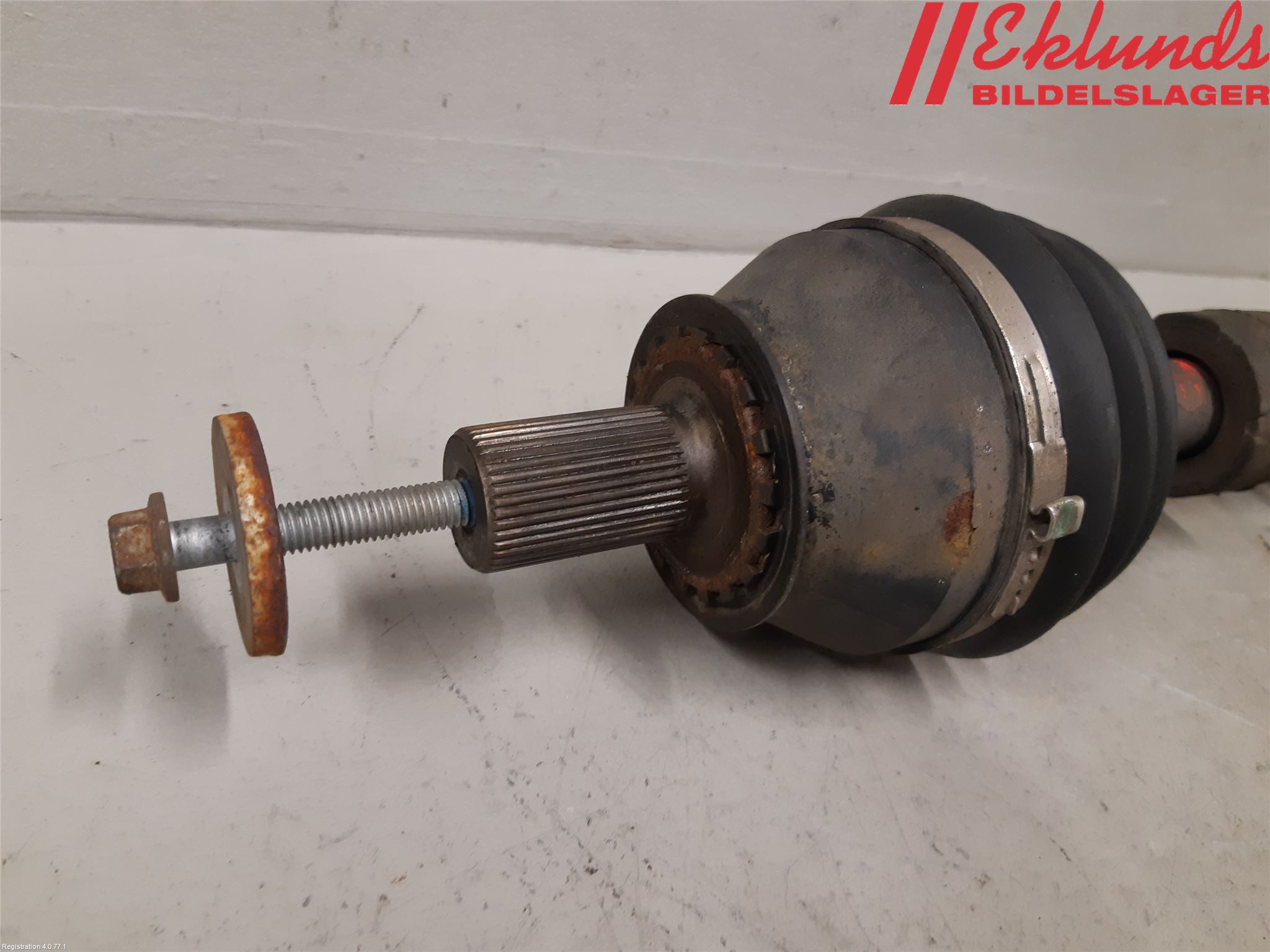 Volvo V70 08-13 Drivaxel Fram Vänster