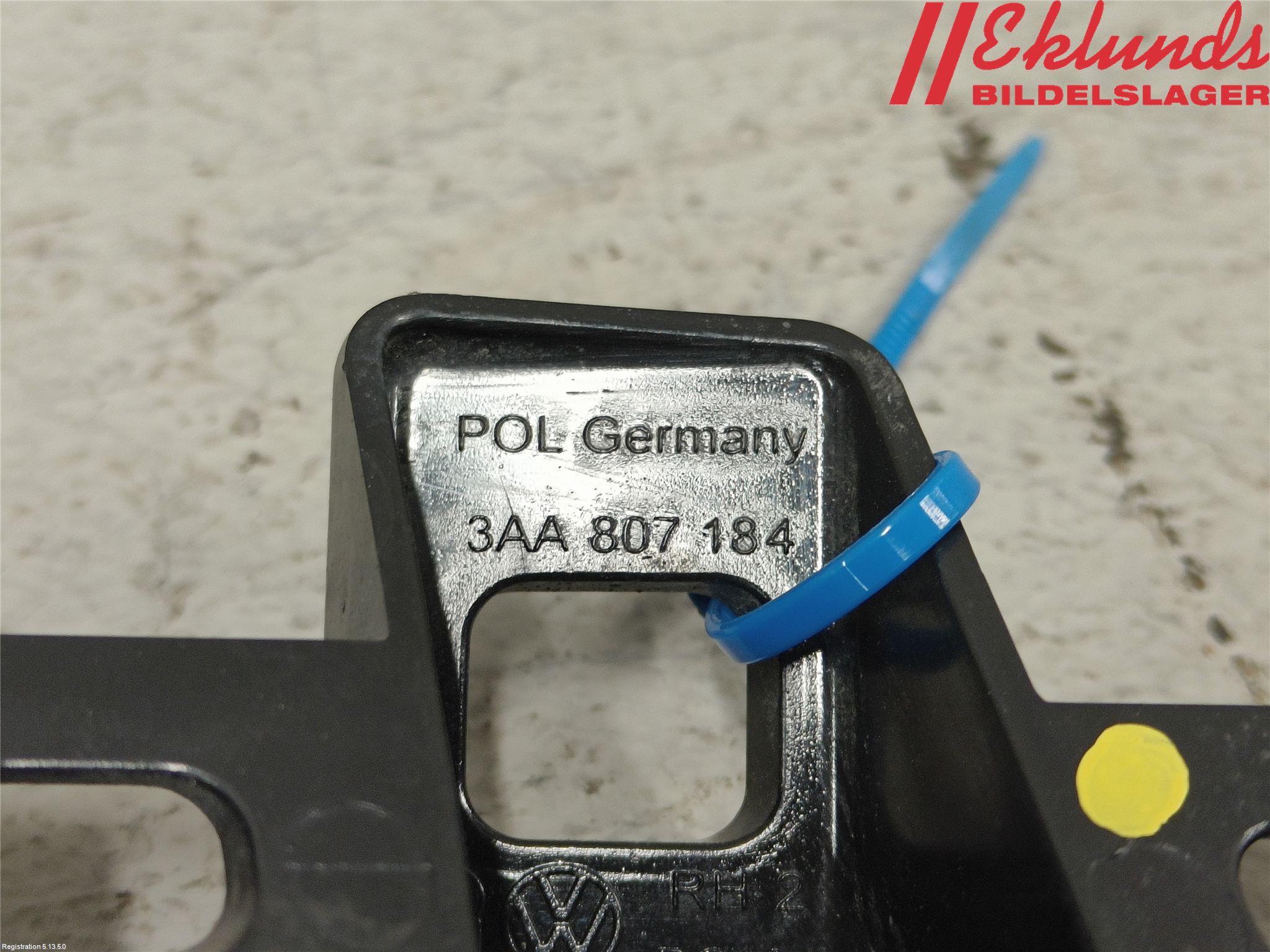 Volkswagen VW PASSAT 11-14 Stötfångarfäste Fram Hö