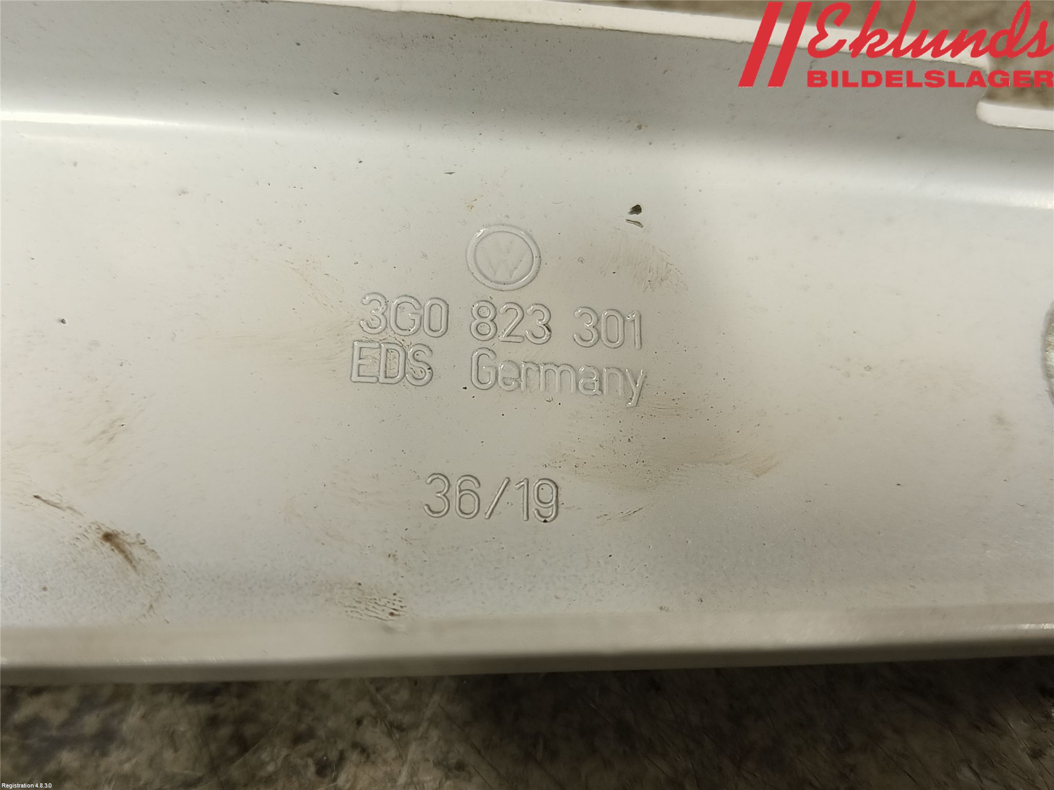 Volkswagen VW PASSAT 20-24 Huvgångjärn