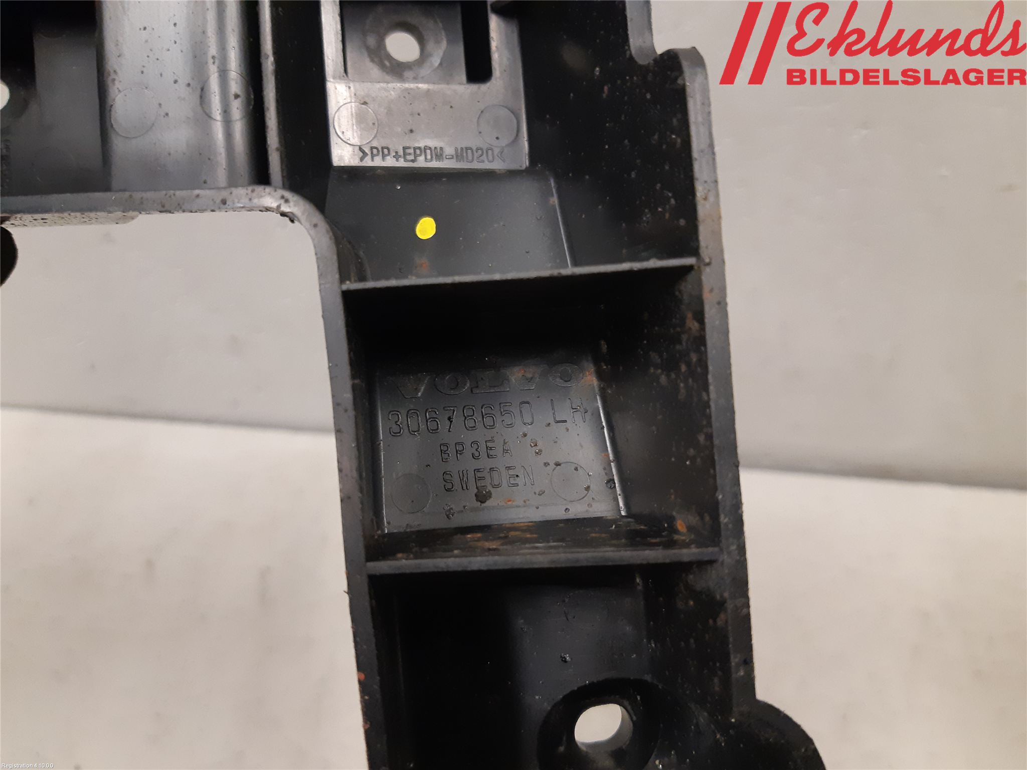 Volvo V70 14-16 Stötfångarfäste Bak Vä