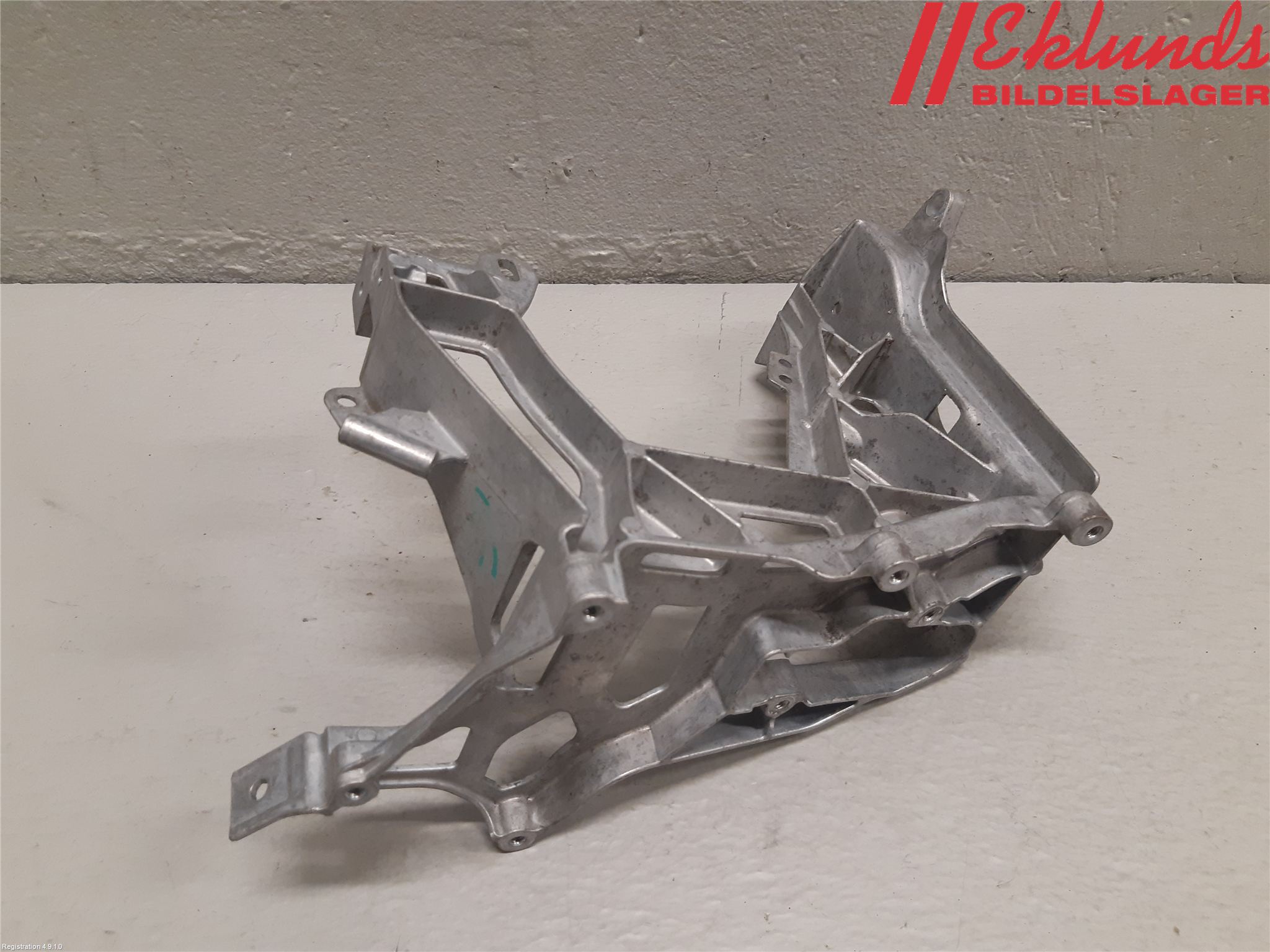 Mercedes-Benz MB C-KLASS (W205) 14-21 Strålkast Fästsarg