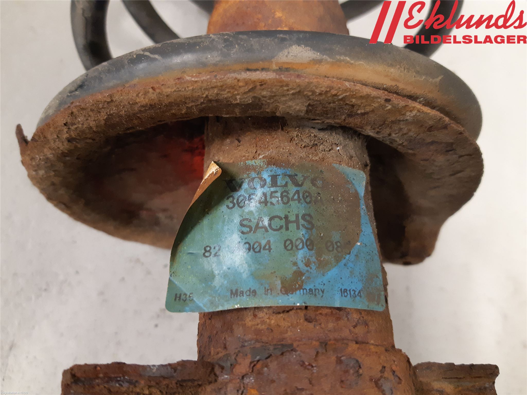 Volvo XC70 01-04 Fjäderben Fram Vänster