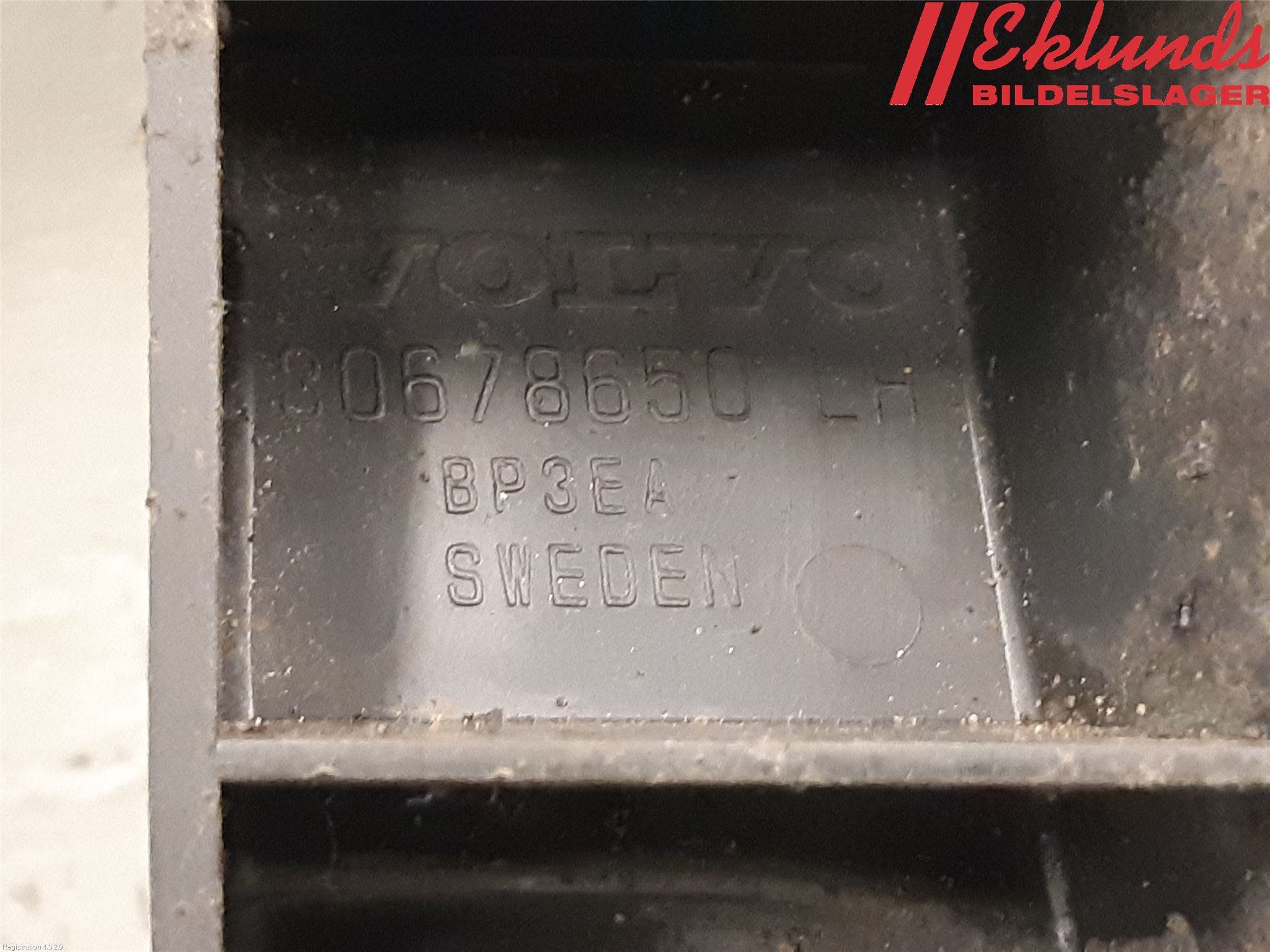 Volvo V70 14-16 Stötfångarfäste Bak Vä