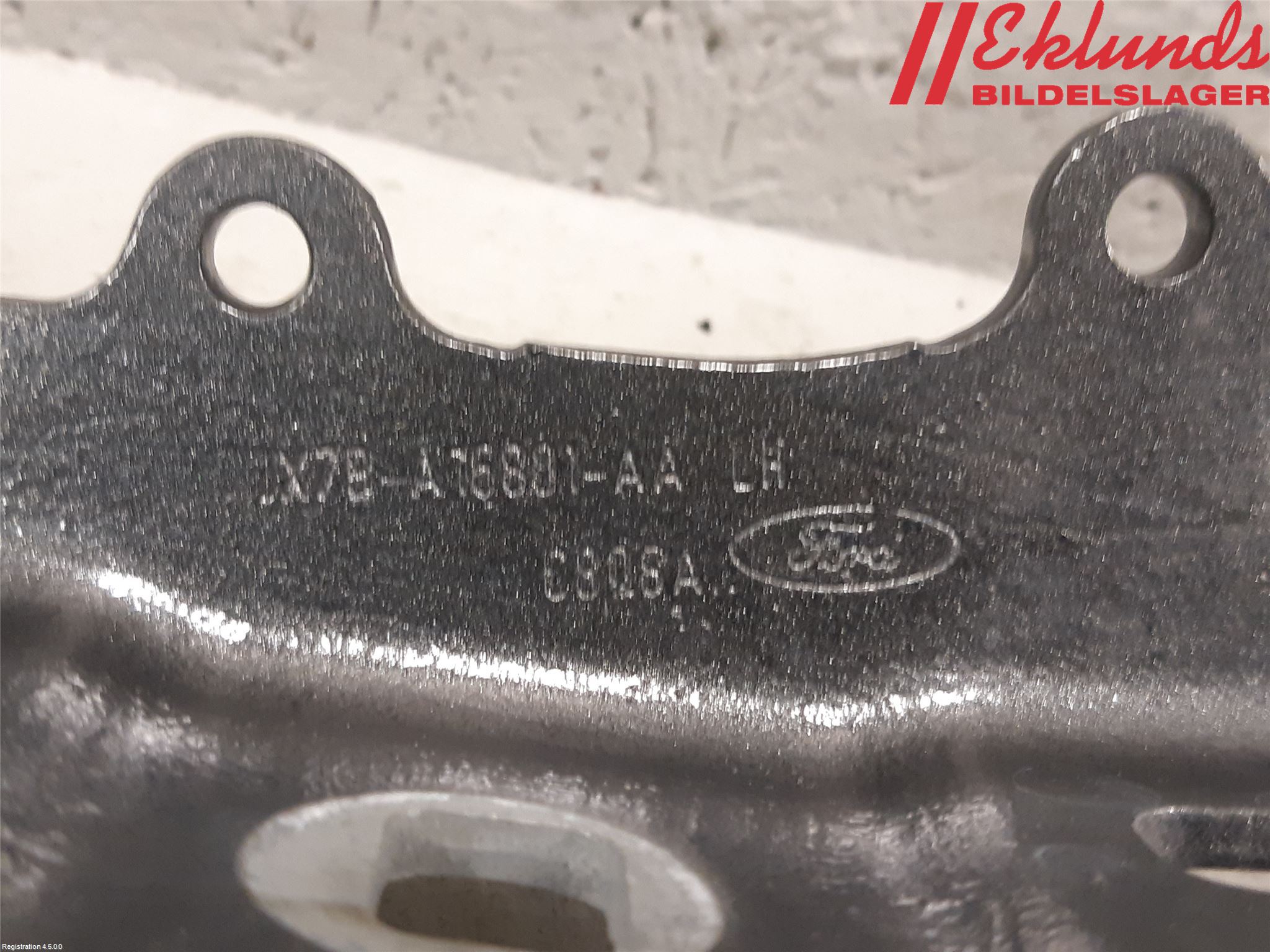 Ford FOCUS 19- Huvgångjärn