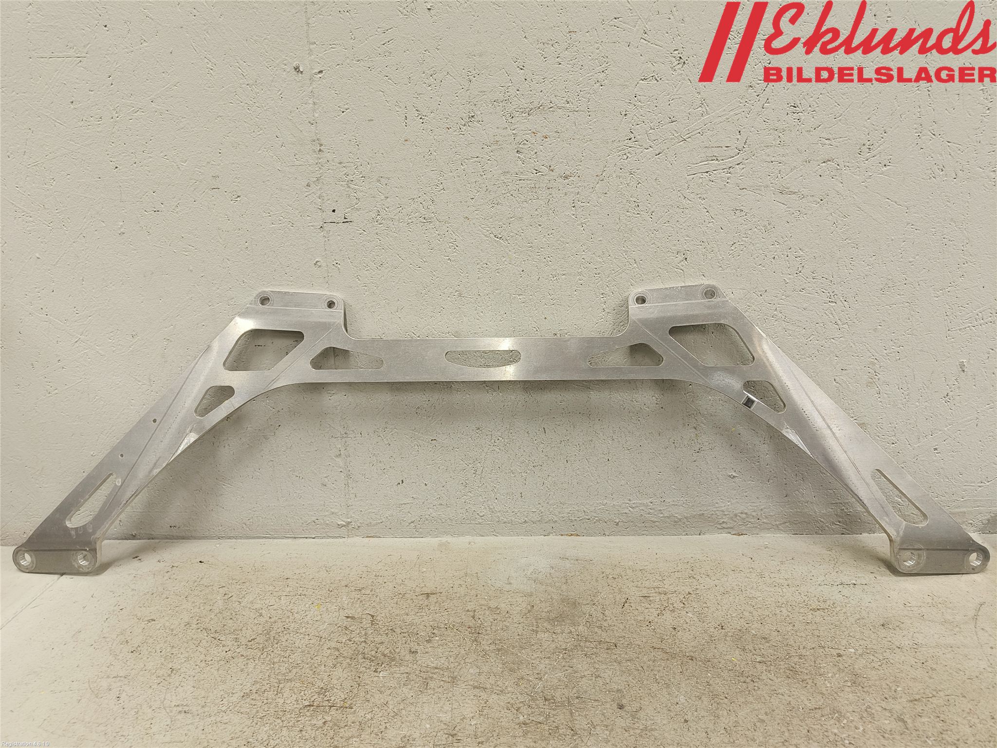 BMW 5 G30/G31/F90 17-23 Fjäderbensstag