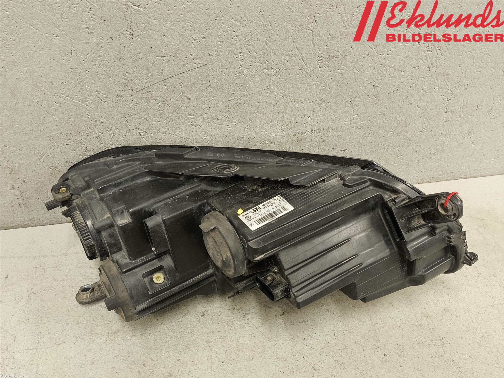 Volkswagen VW PASSAT 11-14 Strålkastare Vänster