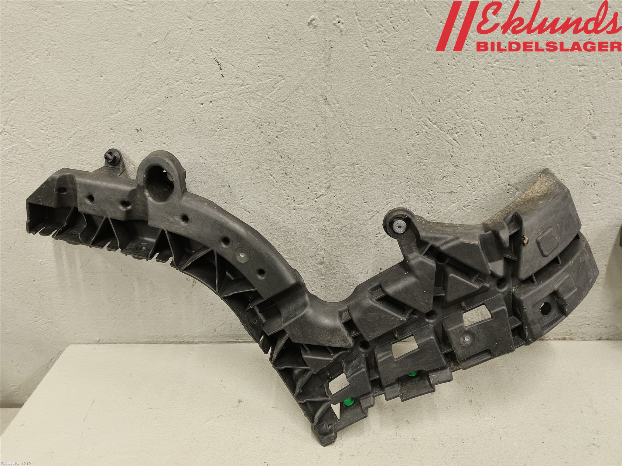 Volvo V60 19- Stötfångarfäste Bak Vä