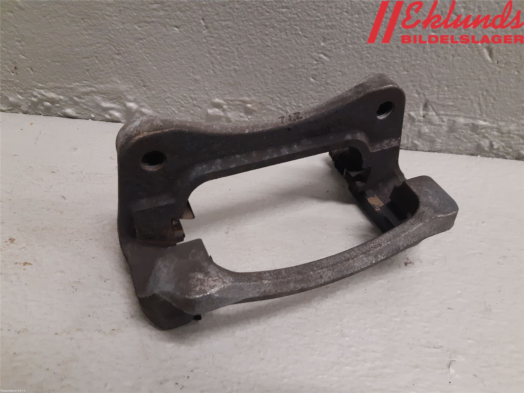 Volvo XC40/RECHARGE 18- Bromsokshållare