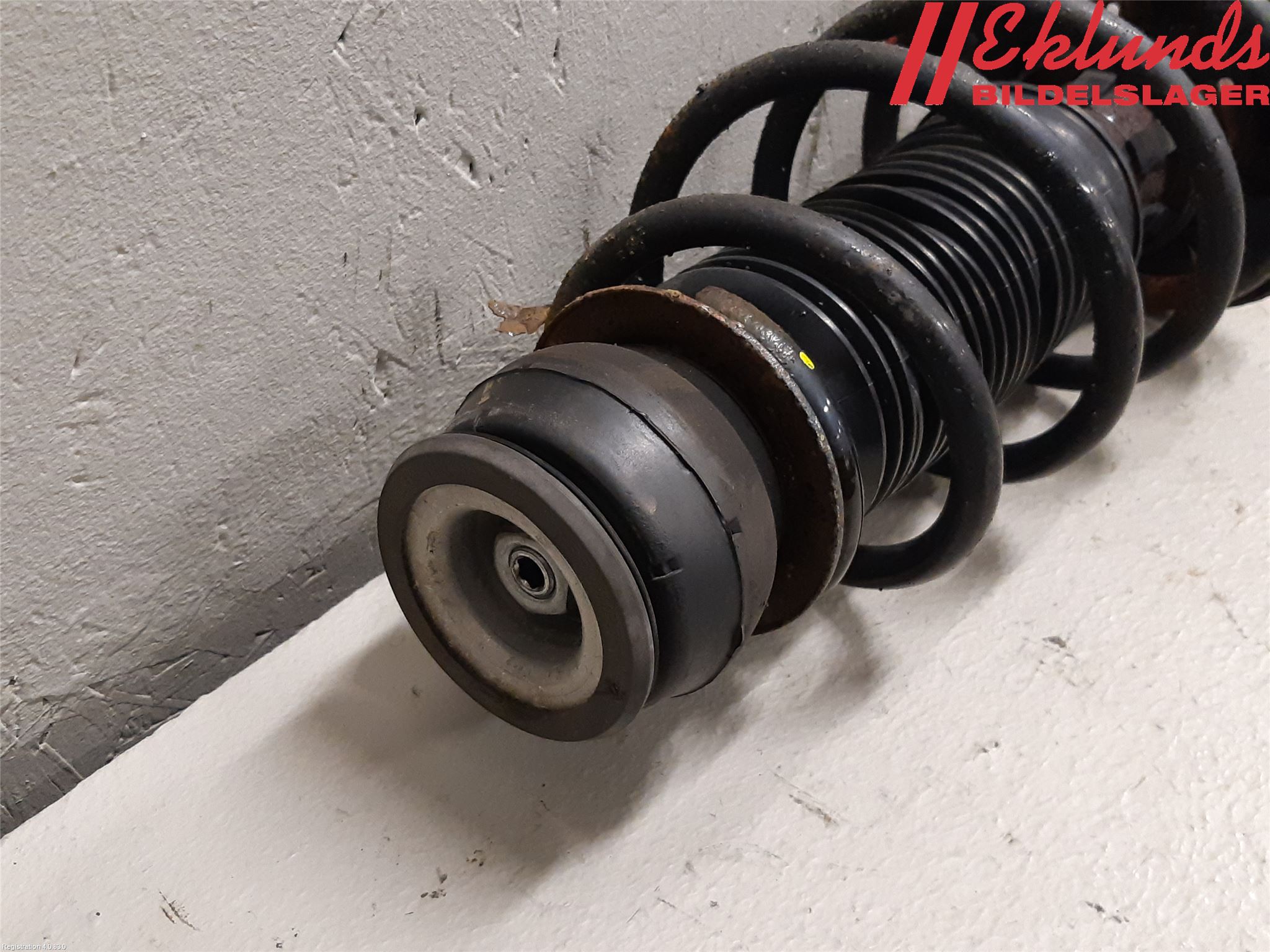 Volkswagen VW POLO 10-17 Fjäderben Fram Vänster