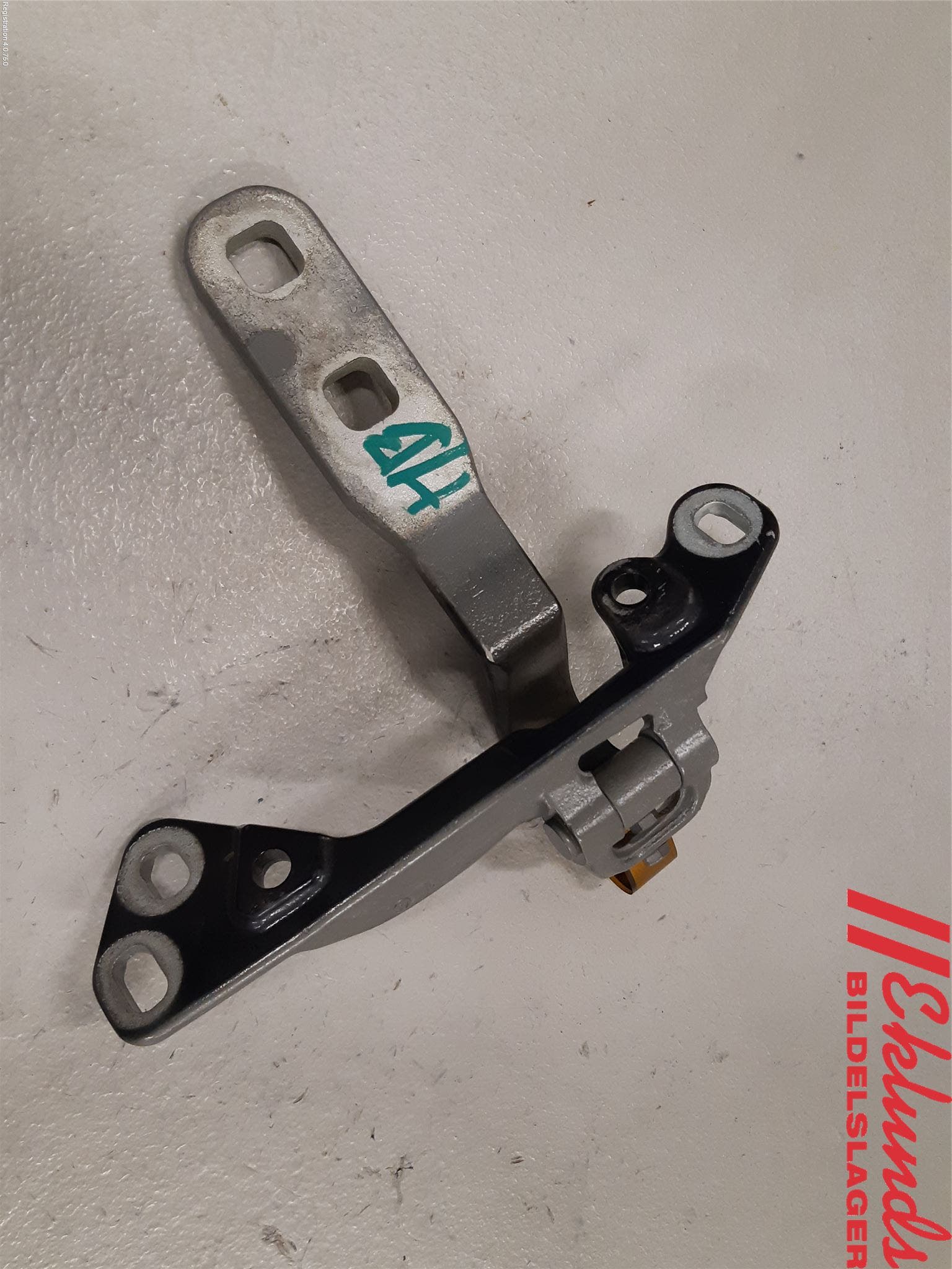 BMW X6 F16 14-19 Bakluckegångjärn Hö