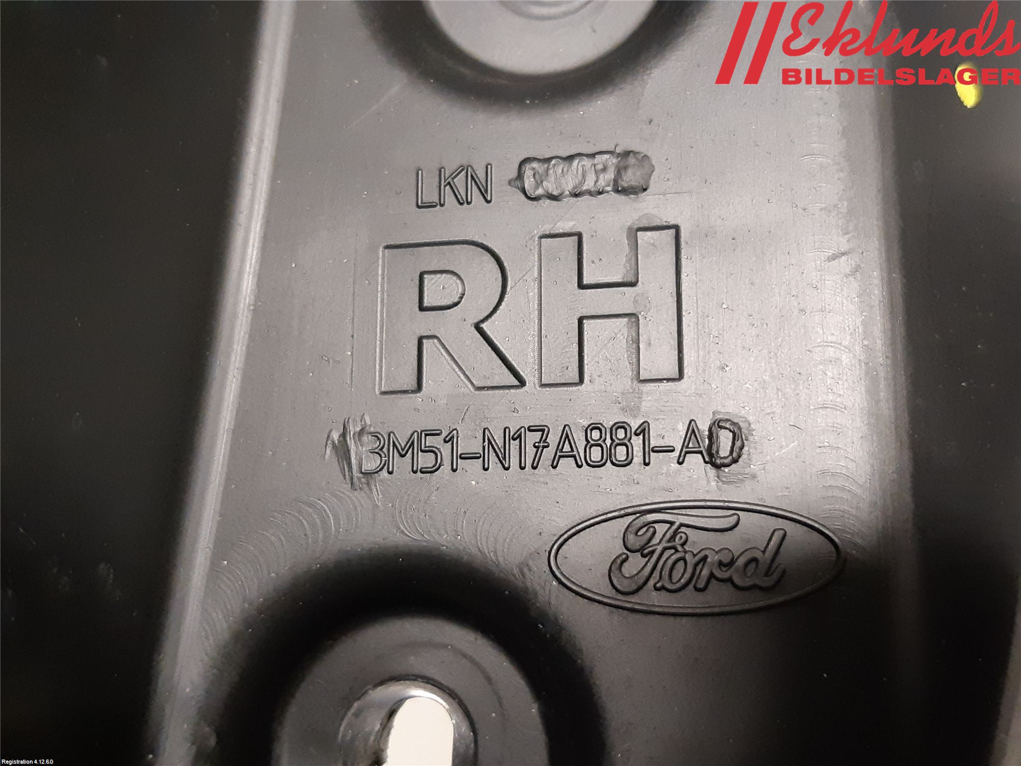 Ford FOCUS 15-18 Stötfångarfäste Bak Hö