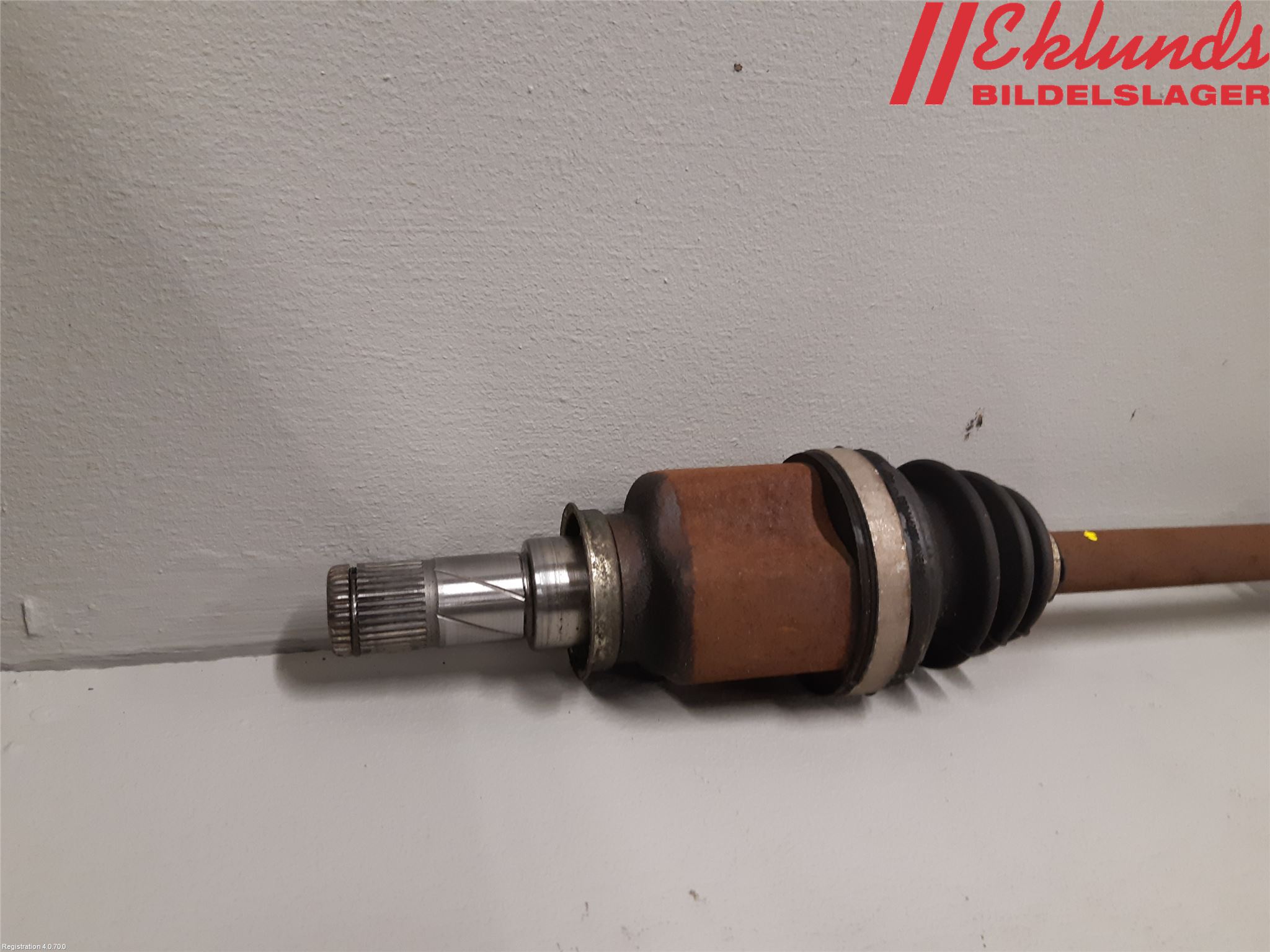 Mitsubishi COLT   04-08 Drivaxel Fram Höger