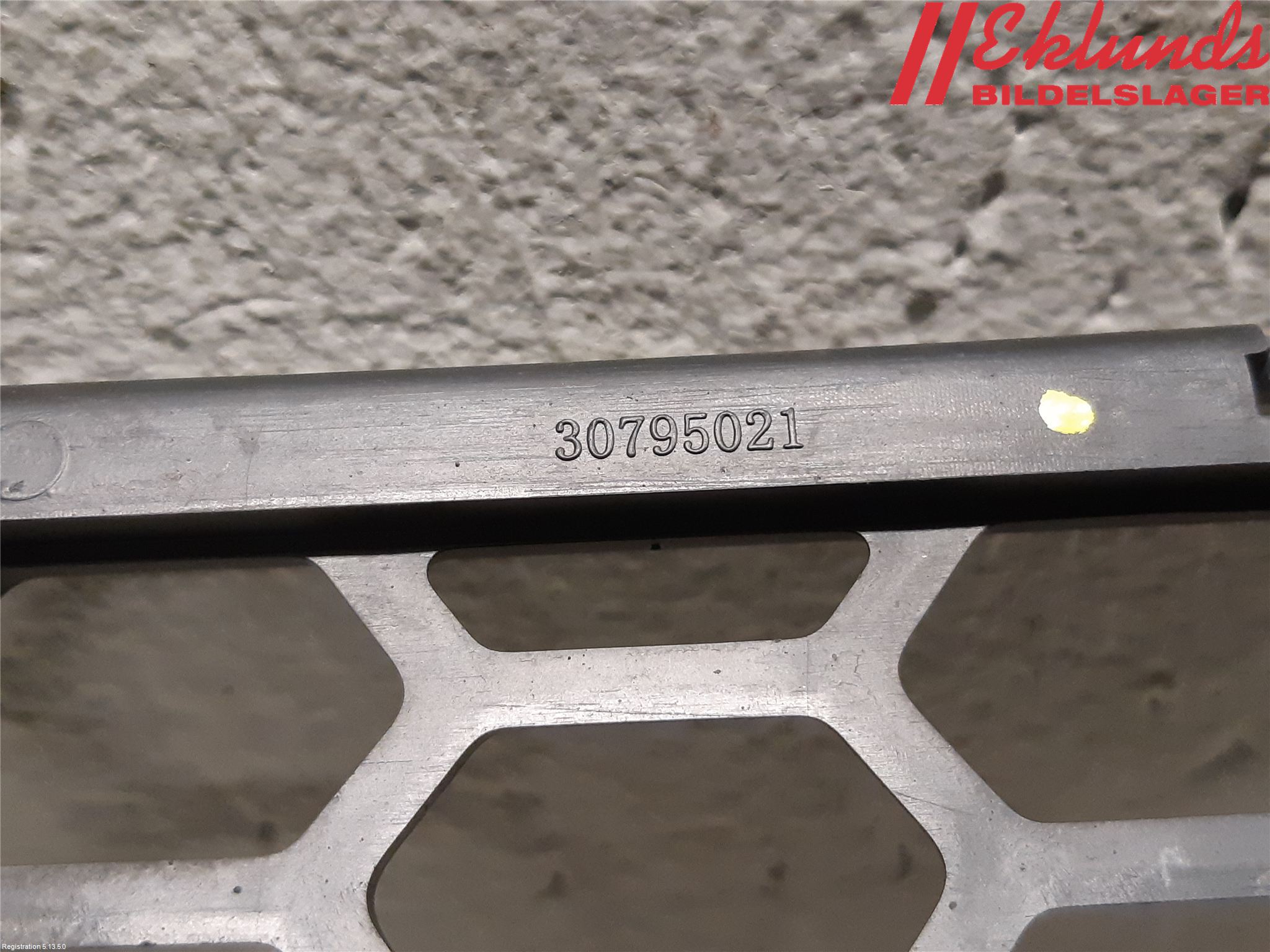 Volvo V60 11-13 Stöt Utfyllnad-List-Grill