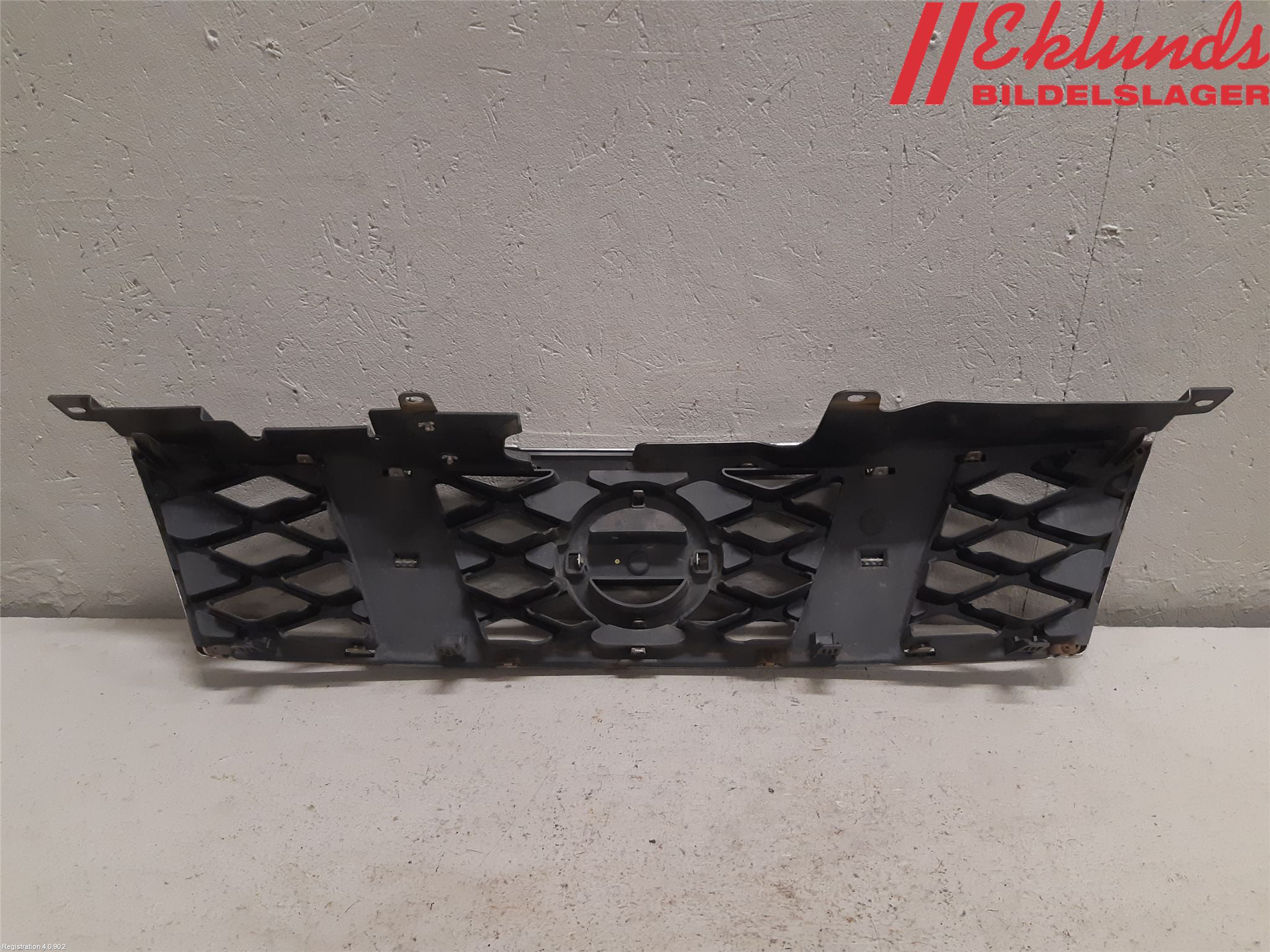 Nissan X-TRAIL 08-14 Grill Komp