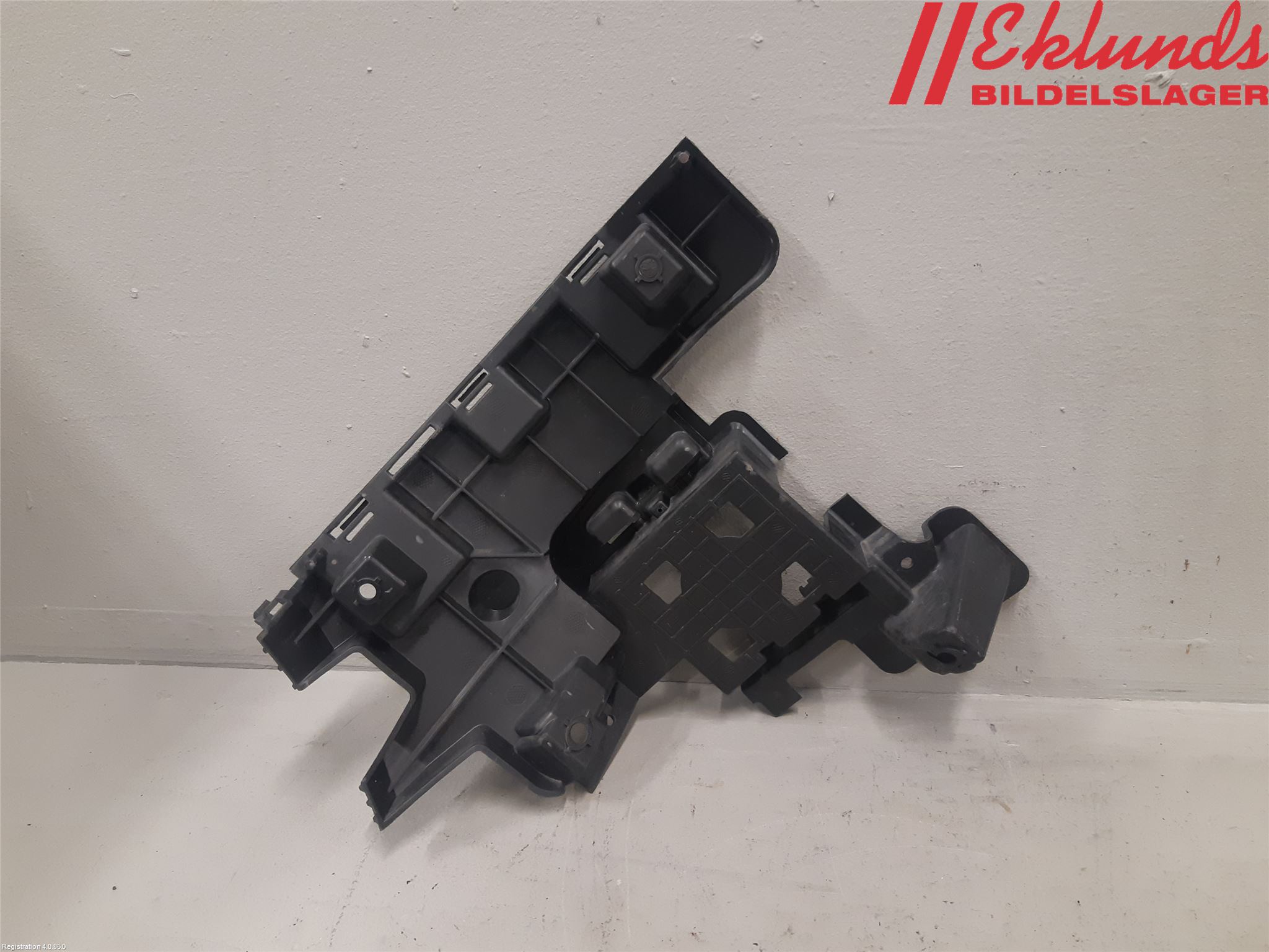 Volvo S60 14-18 Stötfångarfäste Bak Vä