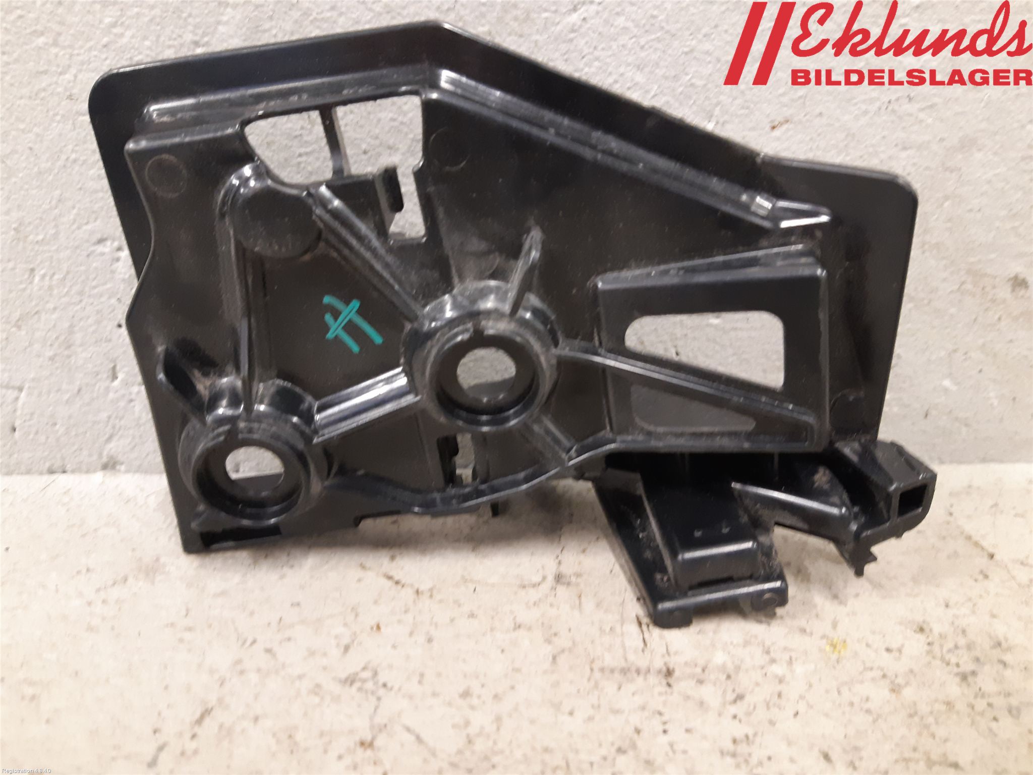 Volkswagen VW TIGUAN 16-24 Stötfångarfäste Fram Hö