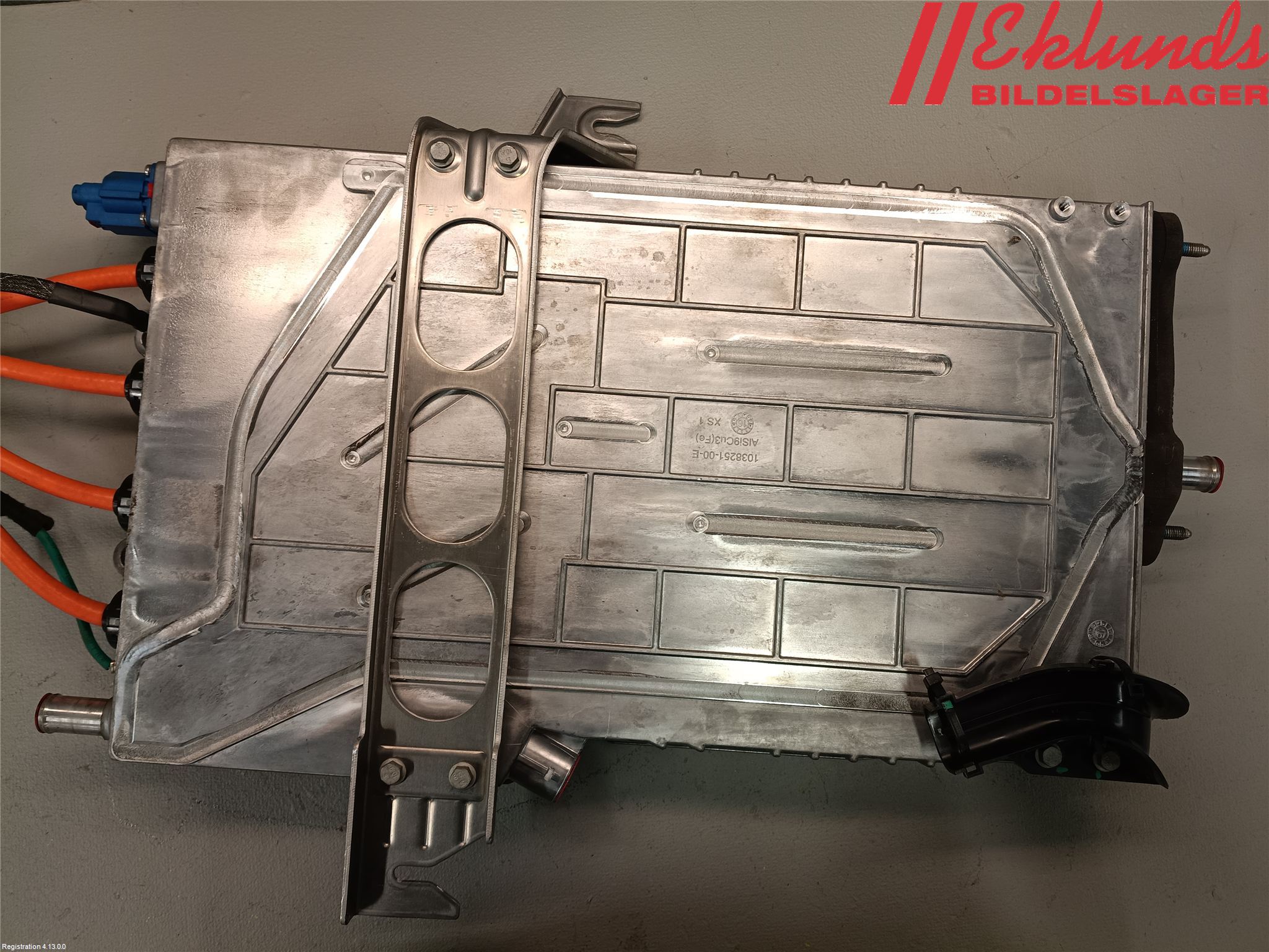 Tesla MODEL X 16- Converter
