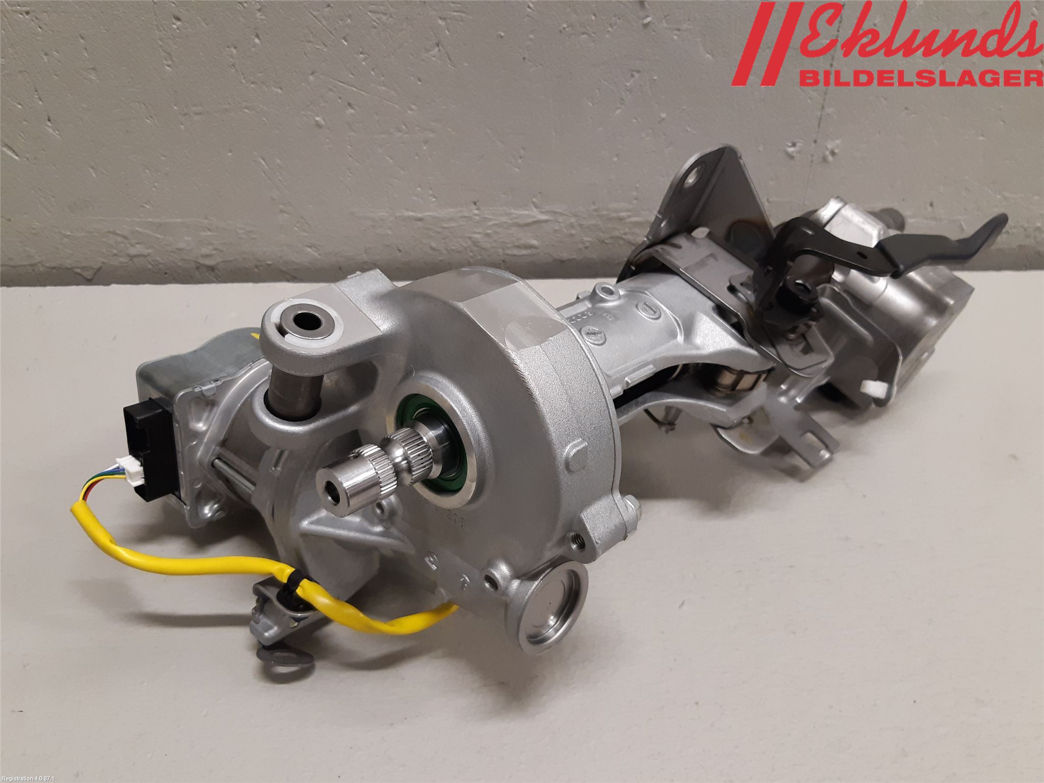 Toyota YARIS XP21 20- Rattaxelagg Med Inb Servo