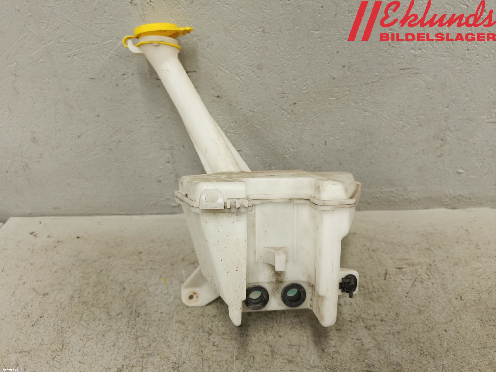 Toyota YARIS XP130 12-14 Spolartank Vindruta