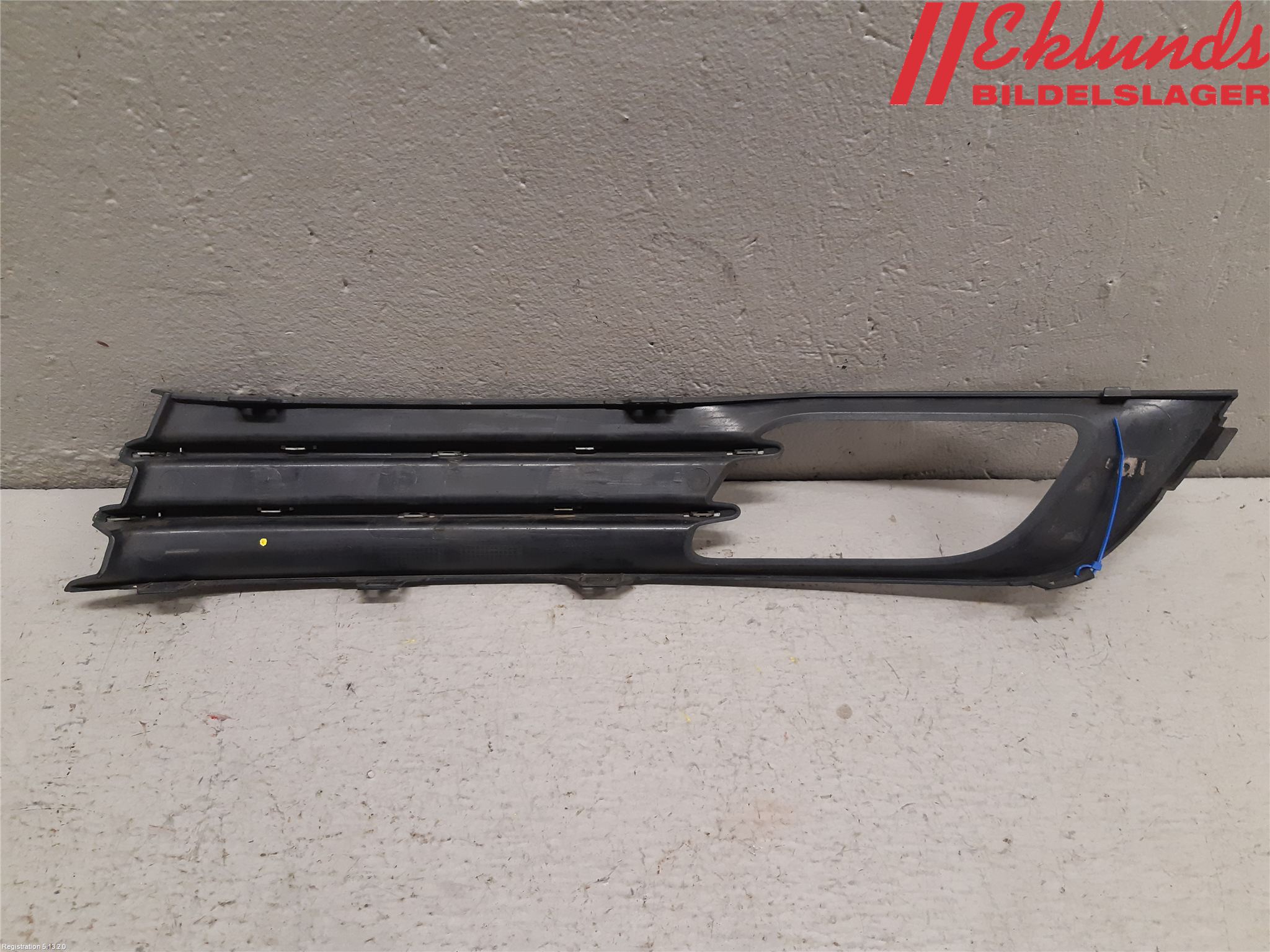 Volvo V70 14-16 Dimljussarg Fram