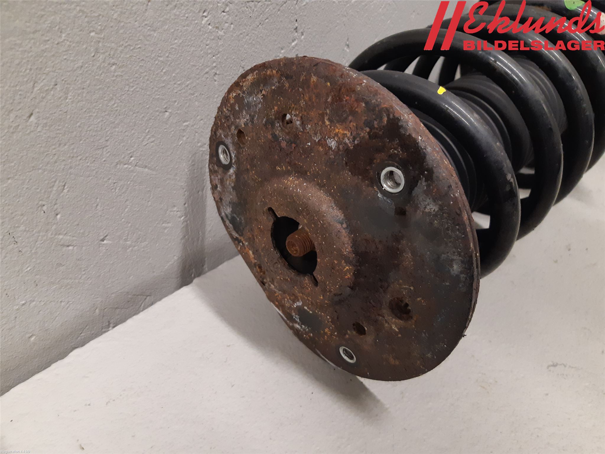 Volvo V70 08-13 Fjäderben Fram Vänster