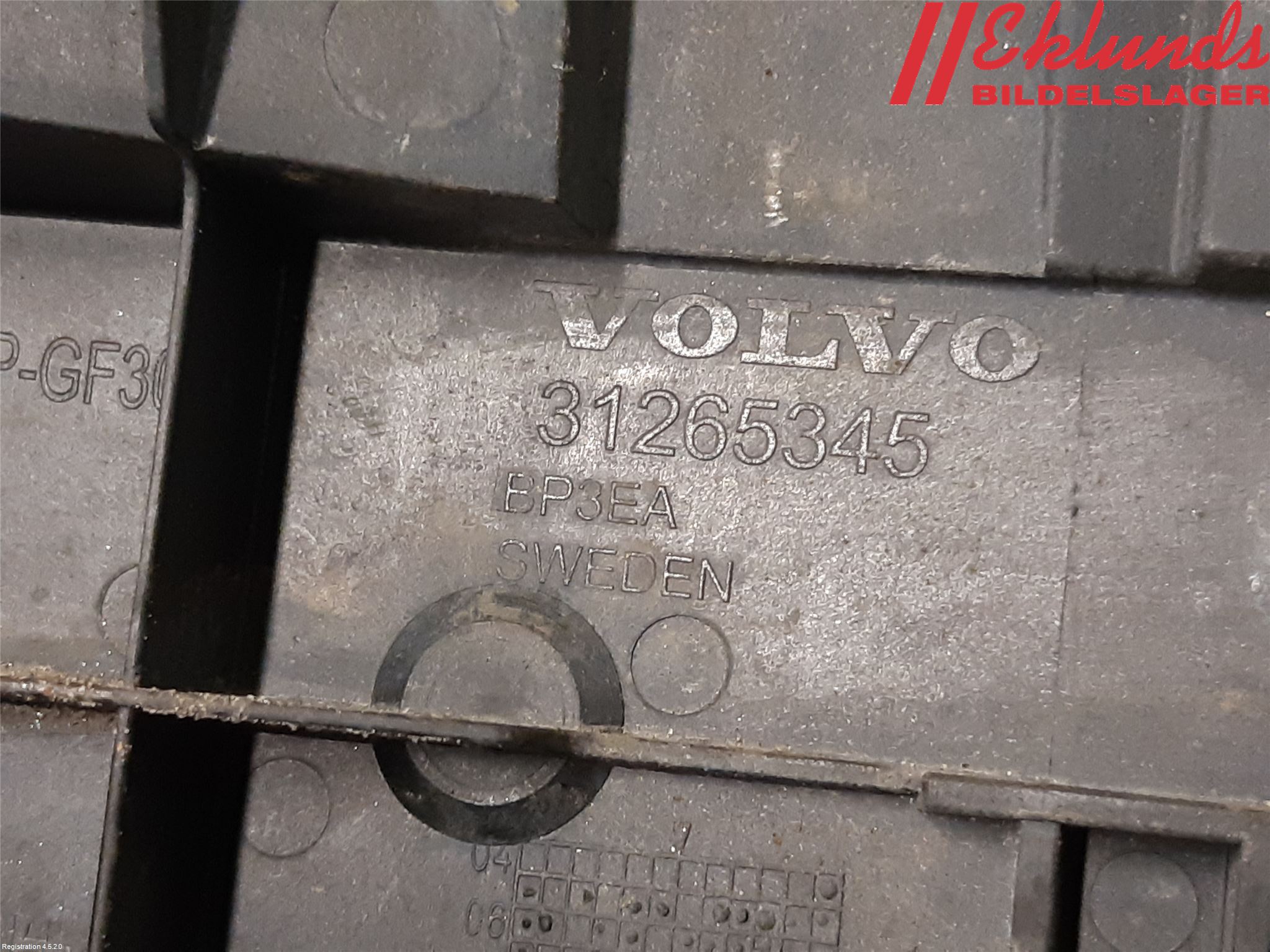 Volvo V70 08-13 Stötfångarfäste Fram Hö